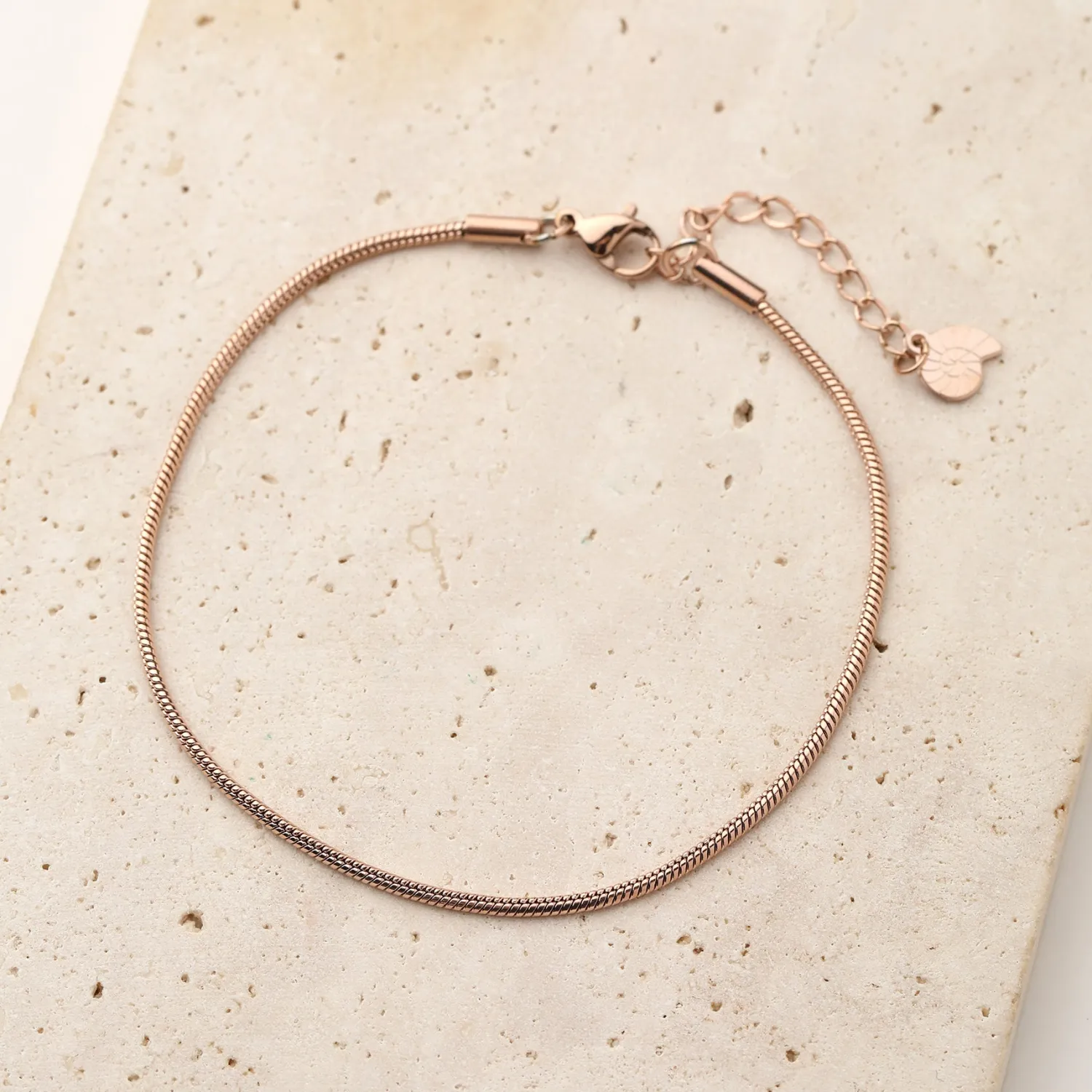 Fußkettchen | Hey Happiness Abgerundete Fußkette im Schlangenkette-Design in Rosegold Rose Gold