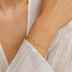 Charm Armbänder | Hey Happiness Armband mit Gänseblümchen Anhänger aus Sterlingsilber Silver