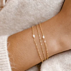 Charm Armbänder | Hey Happiness Armband mit Perle Sterlingsilber in Goldfarbe