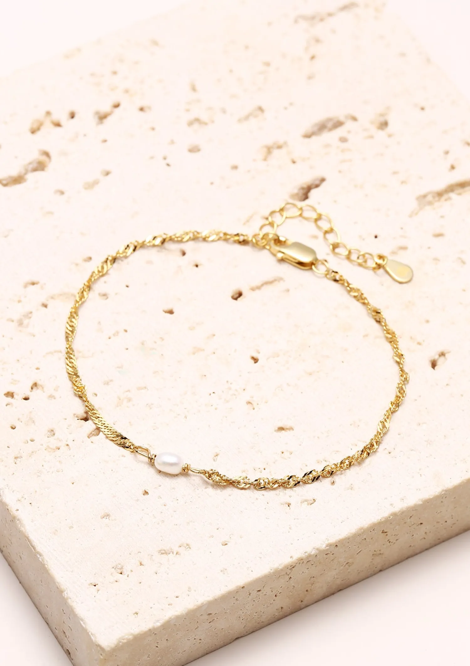 Charm Armbänder | Hey Happiness Armband mit Perle Sterlingsilber in Goldfarbe