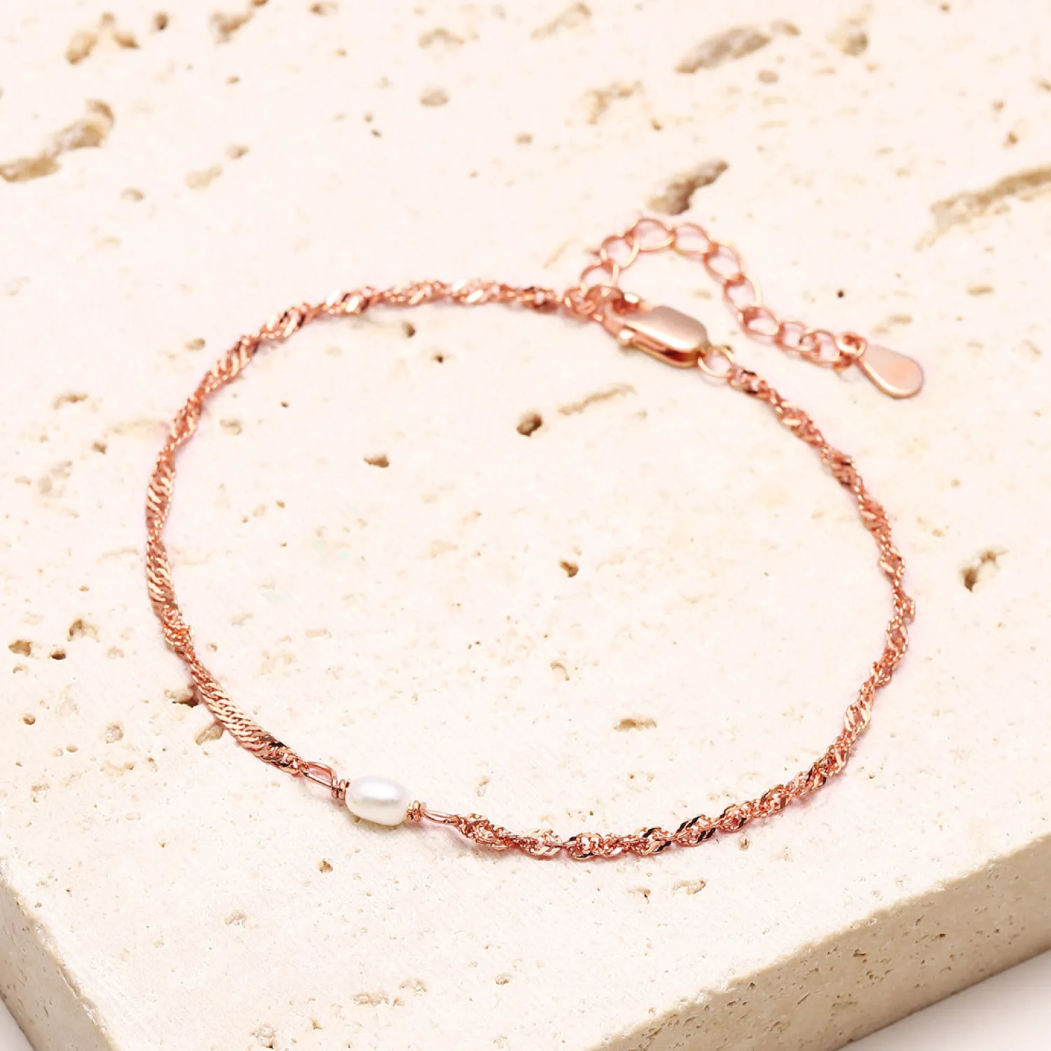 Charm Armbänder | Hey Happiness Armband mit Perle Sterlingsilber in Goldfarbe