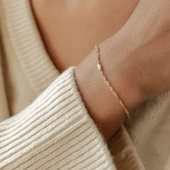 Charm Armbänder | Hey Happiness Armband mit Perle Sterlingsilber in Goldfarbe