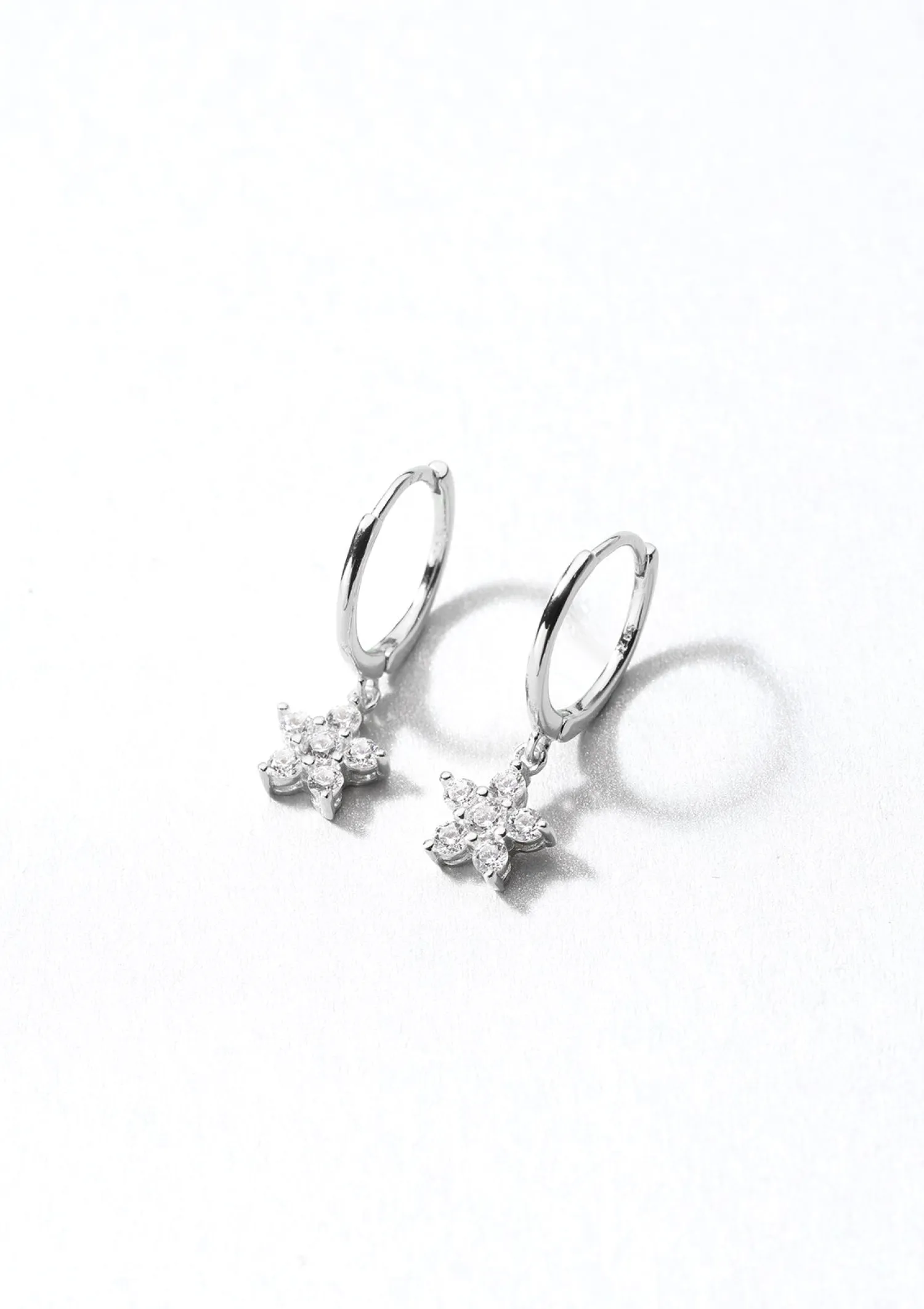 Huggie Ohrringe | Hey Happiness Blümchen Huggie Ohrringe Sterlingsilber Silver