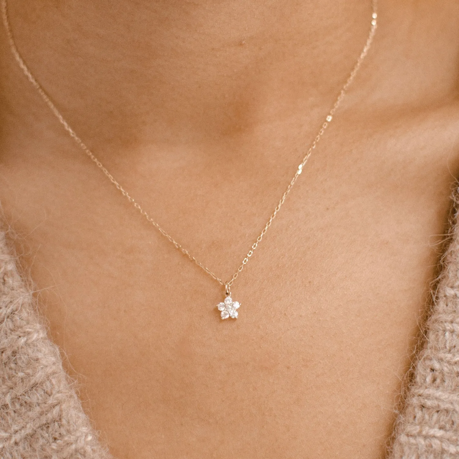 Filigrane Ketten | Hey Happiness Blüte Anhänger Kette aus 14K Gold