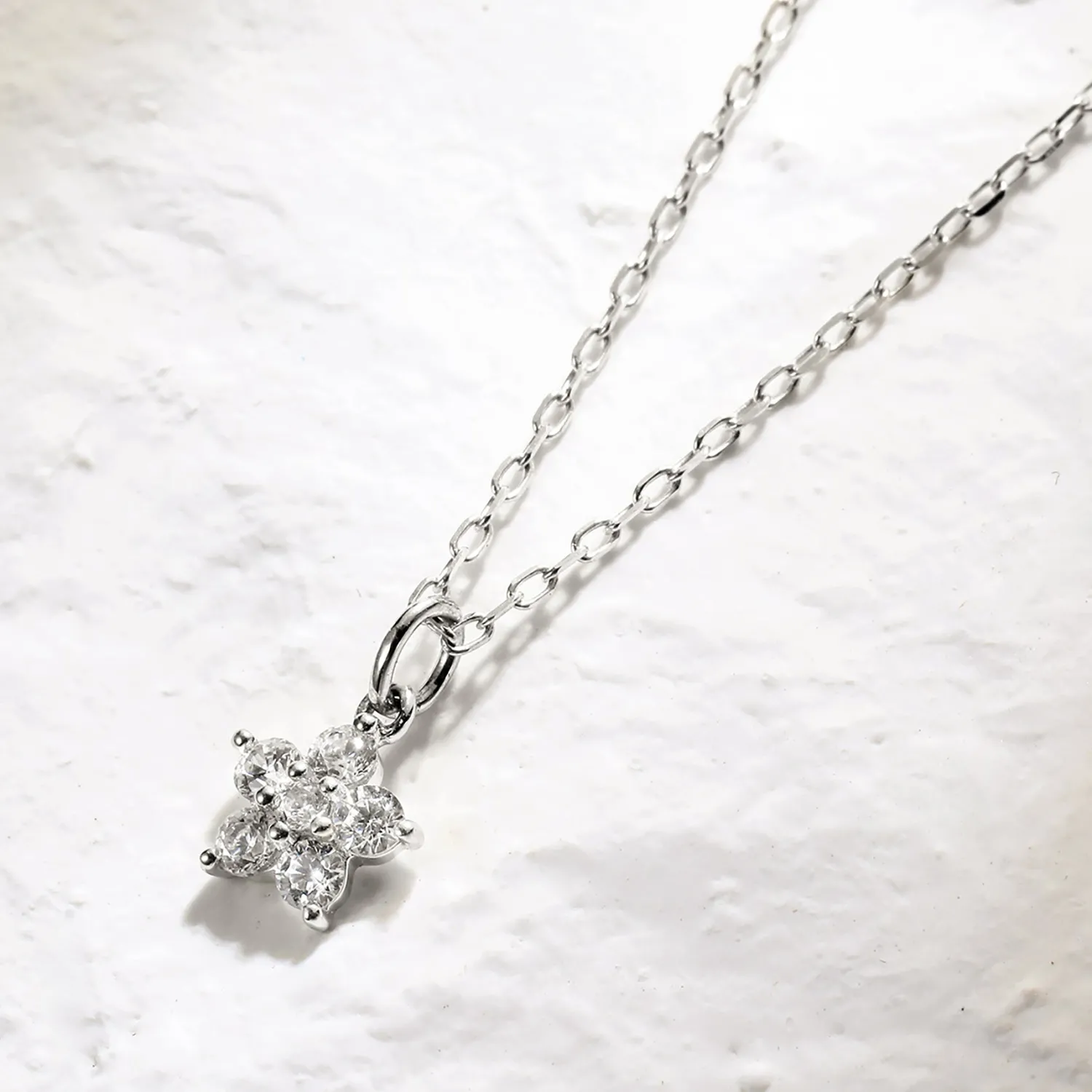 Filigrane Ketten | Hey Happiness Blüte Anhänger Kette aus 14K Gold