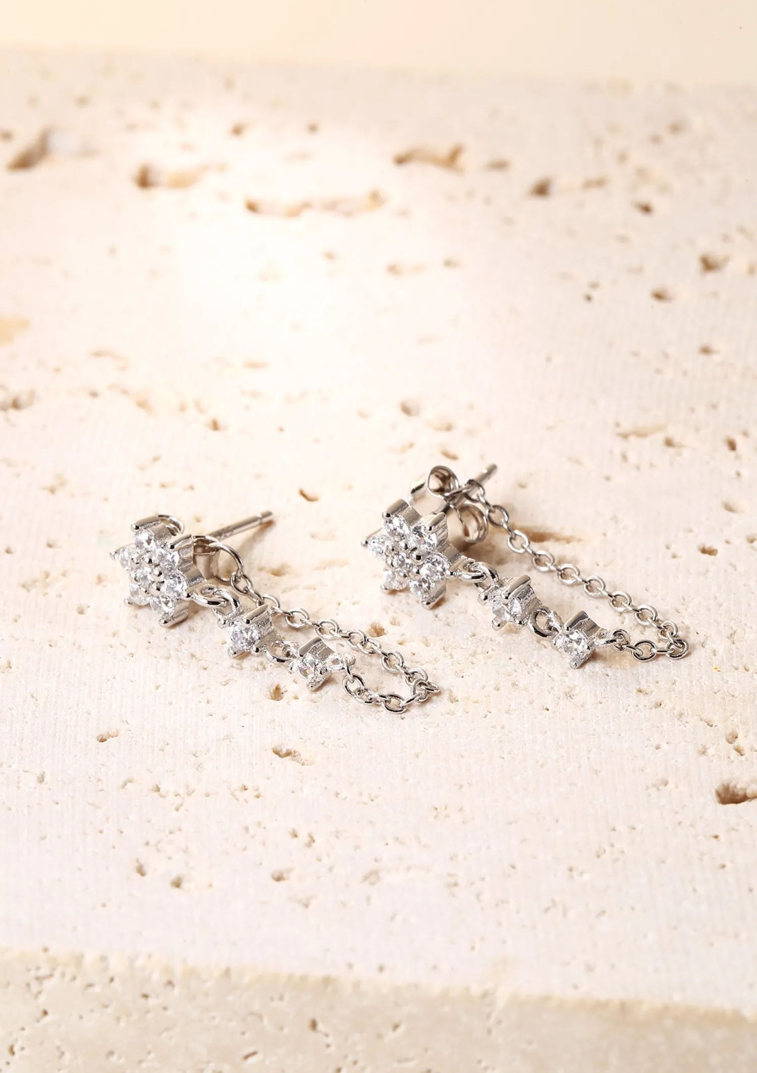 Ohrstecker | Hey Happiness Blüte Ohrstecker im Kettendesign aus Sterlingsilber
