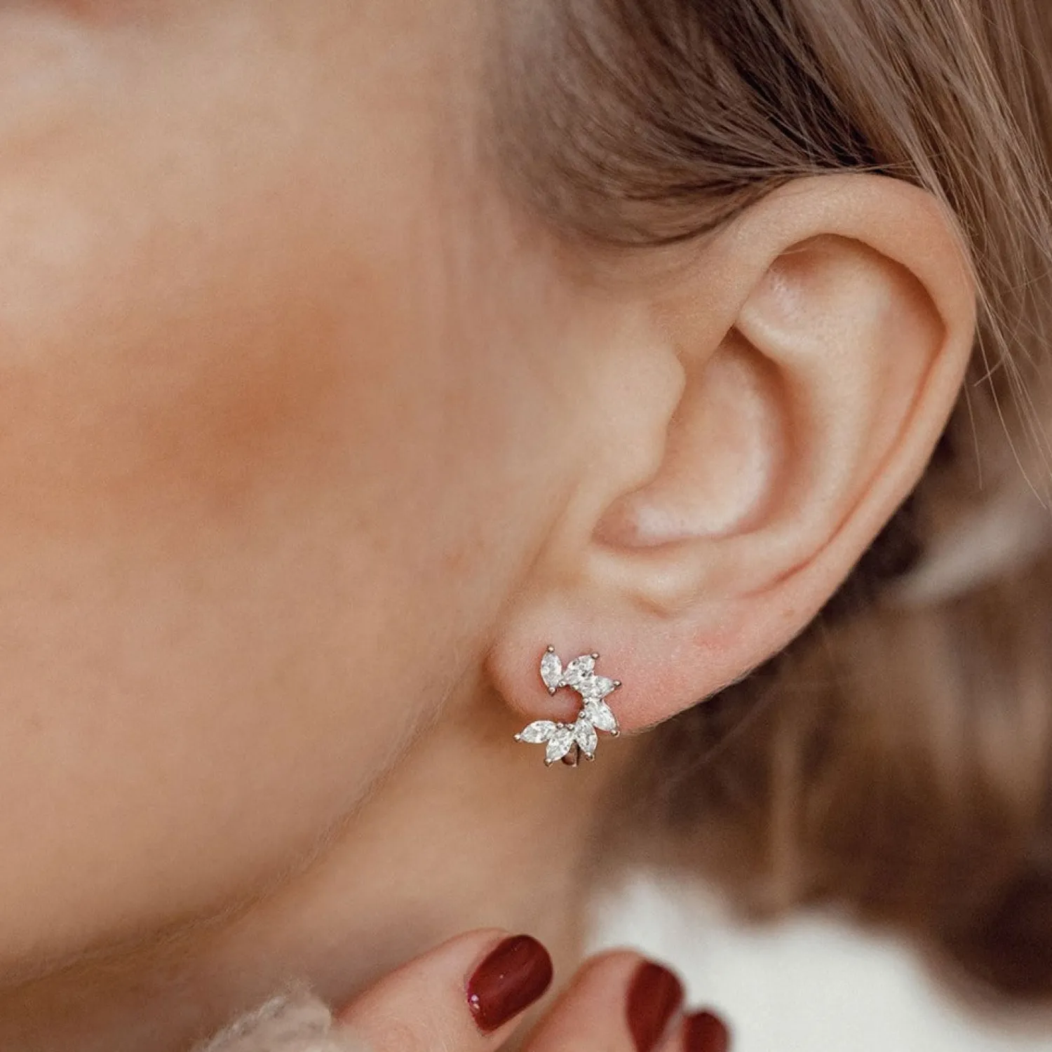 Huggie Ohrringe | Hey Happiness Blume Huggie Ohrringe mit Steinen Sterlingsilber