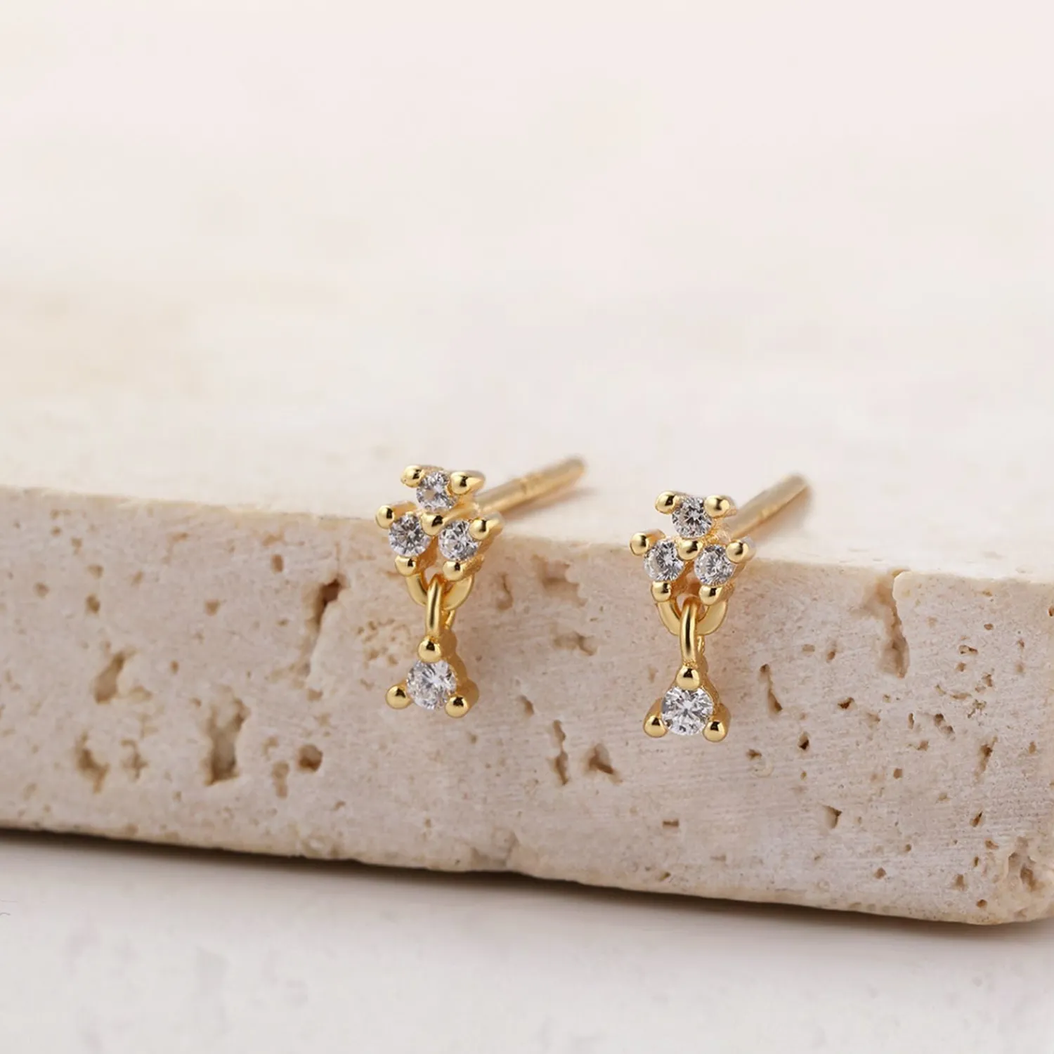 Ohrstecker | Hey Happiness Blumen Tropfen-Ohrstecker aus Sterlingsilber in Gold