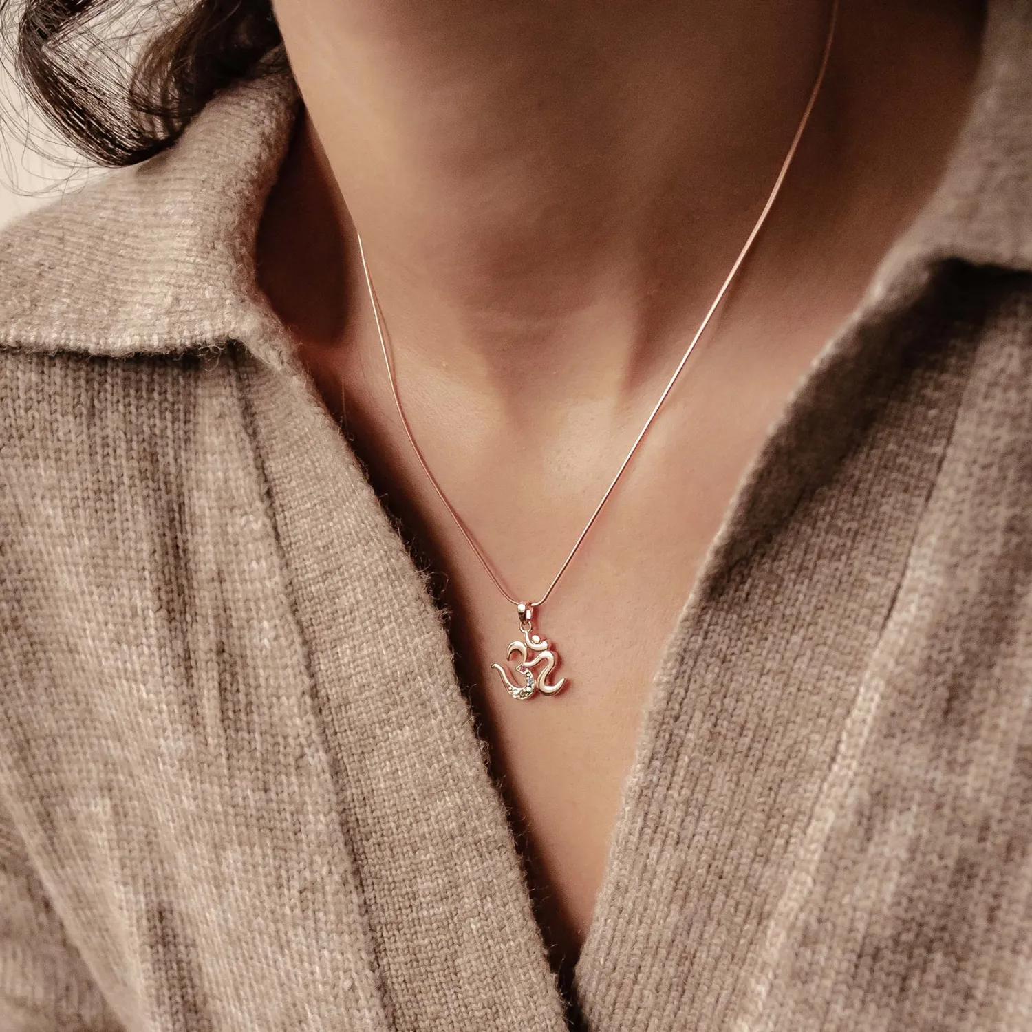 Anhänger | Filigrane Ketten | Hey Happiness Chakra-Om-Anhänger Halskette für Einheit aus Sterlingsilber
