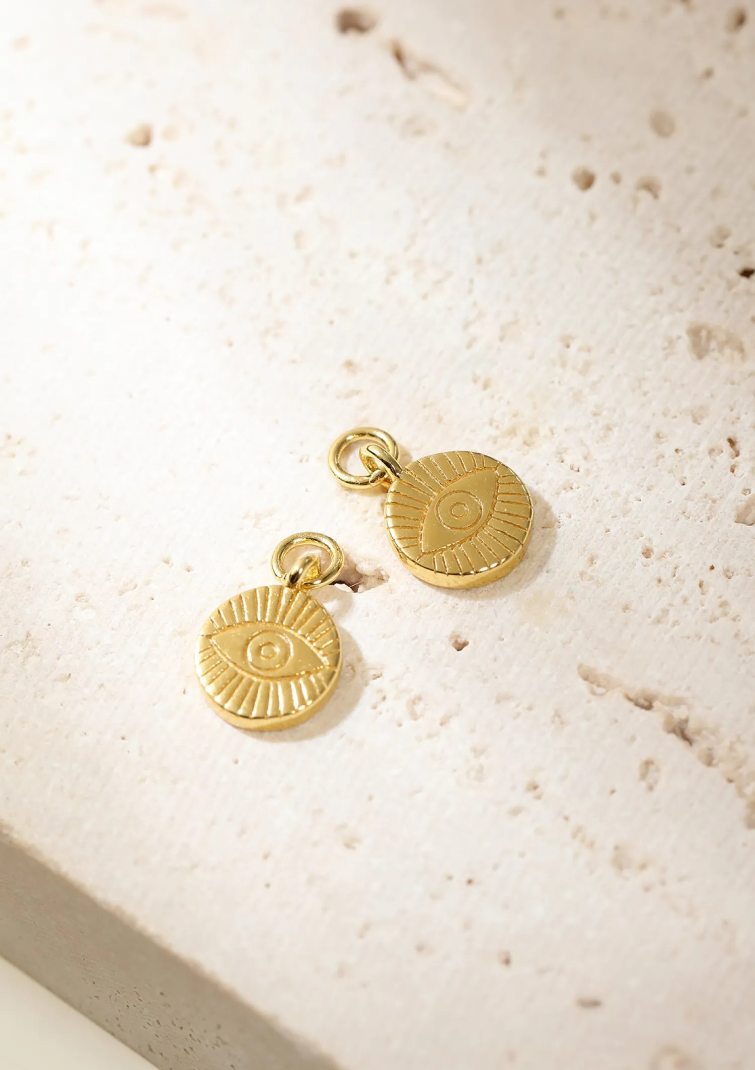 Creolen | Hey Happiness Creolen Evil Eye Anhänger Sterlingsilber in Gold
