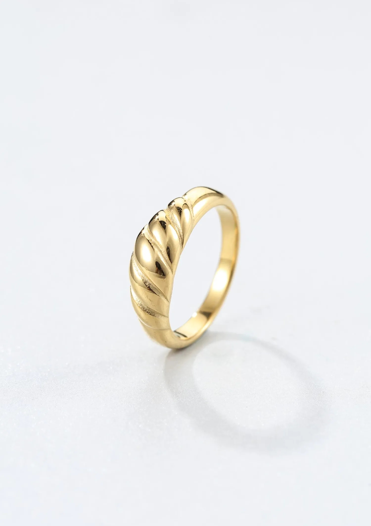 Auffällige Ringe | Hey Happiness Croissant Ring in Gold