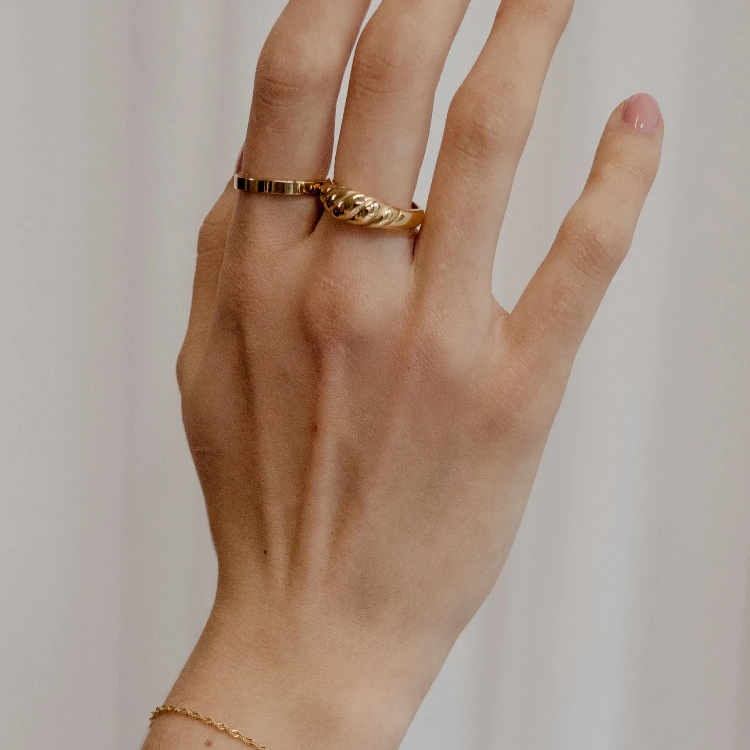 Auffällige Ringe | Hey Happiness Croissant Ring in Gold