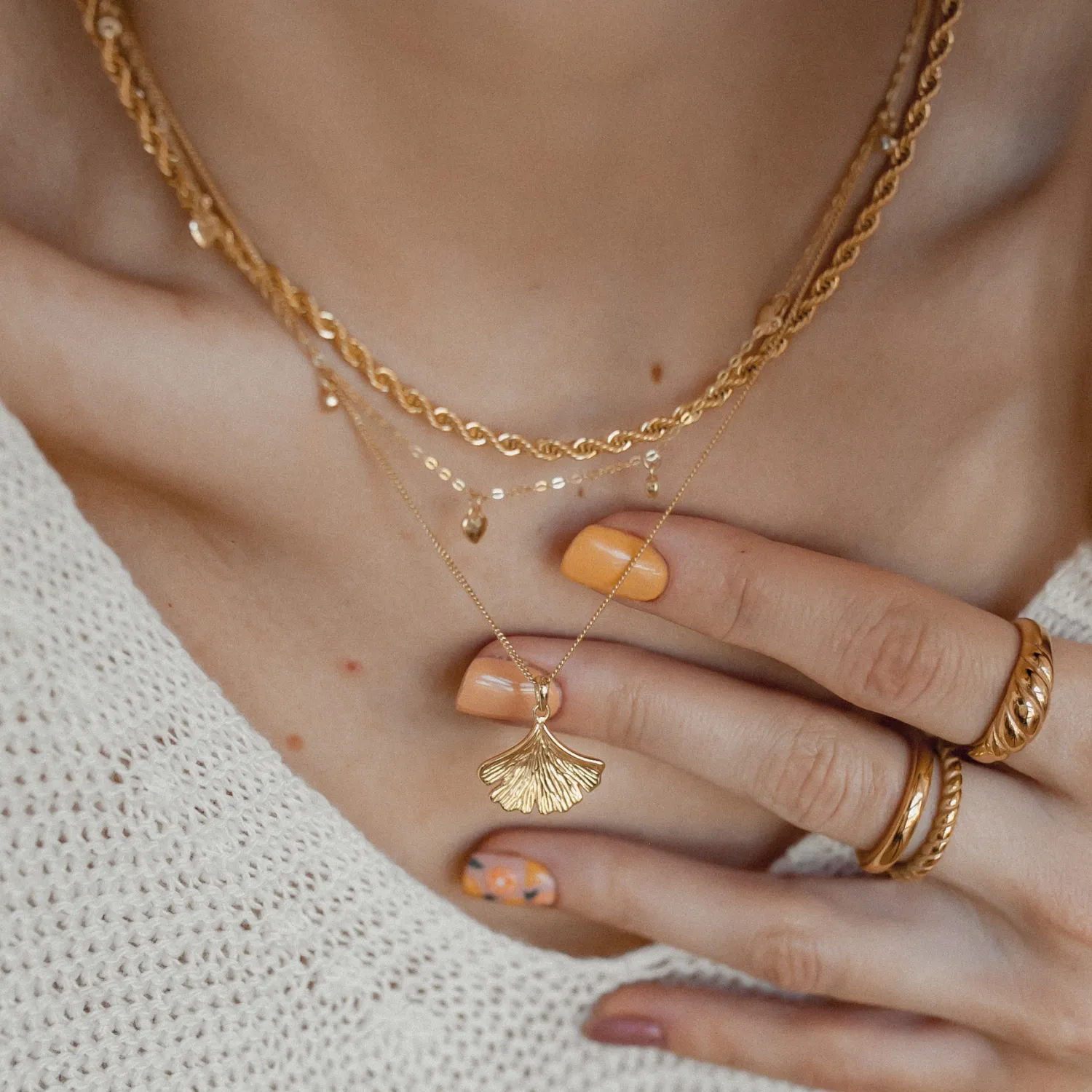 Auffällige Ringe | Hey Happiness Croissant Ring in Gold