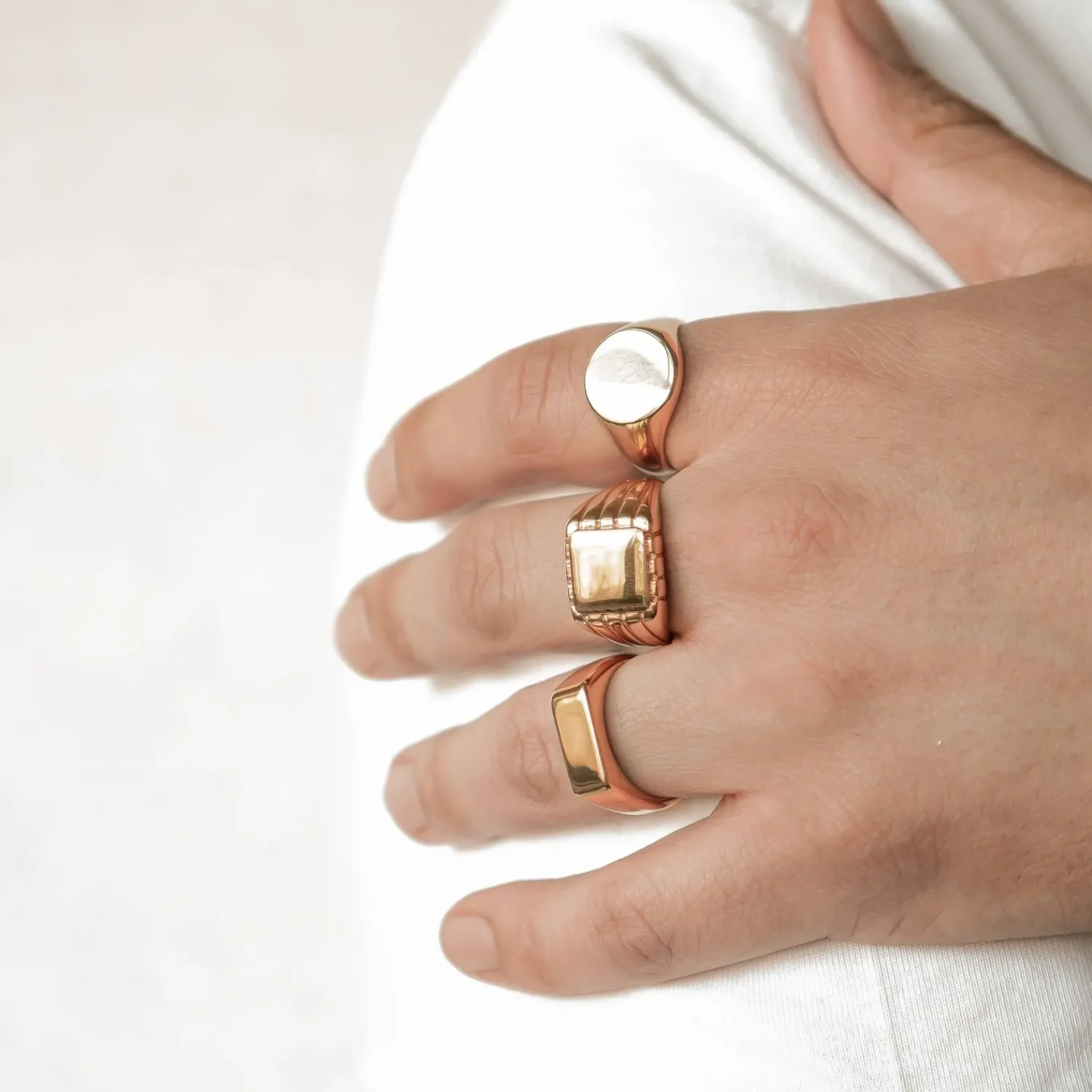 Schlichte Ringe | Hey Happiness Eleganter Arc-Siegelring aus Edelstahl