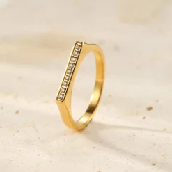 Schlichte Ringe | Hey Happiness Eleganter Edelstein Arc-Siegelring aus Edelstahl Gold