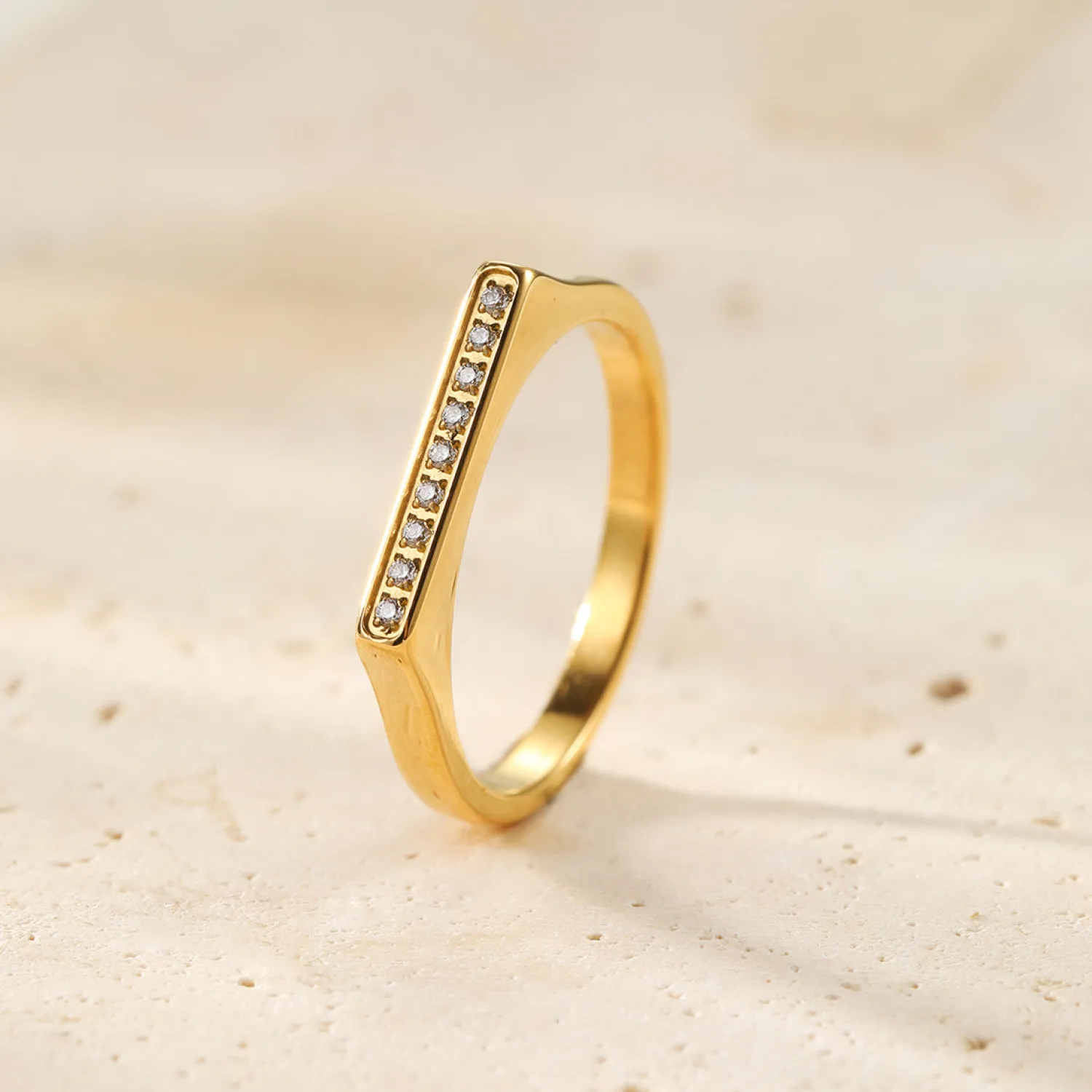 Schlichte Ringe | Hey Happiness Eleganter Edelstein Arc-Siegelring aus Edelstahl Gold