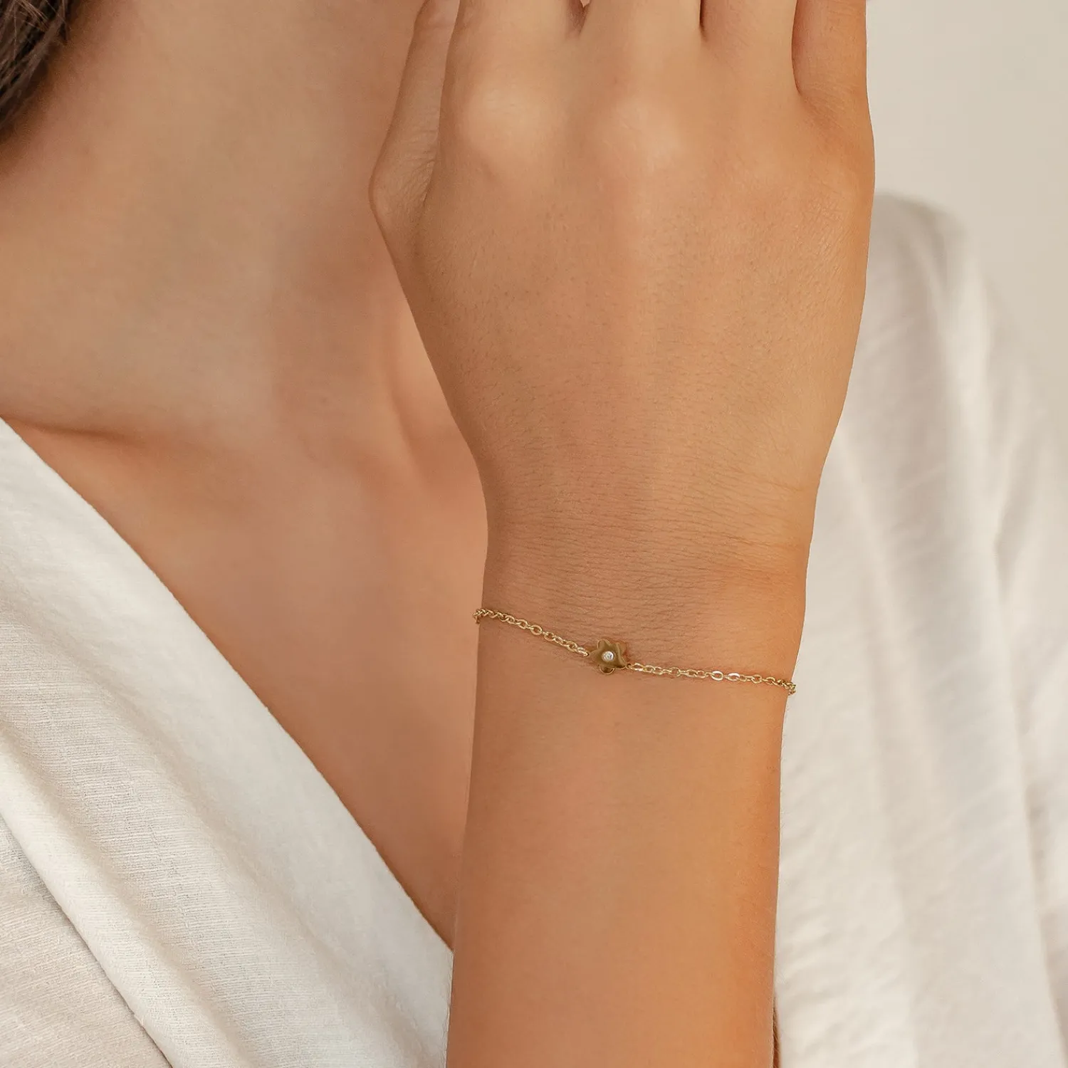 Charm Armbänder | Hey Happiness Filigranes Armband Blume in Gold