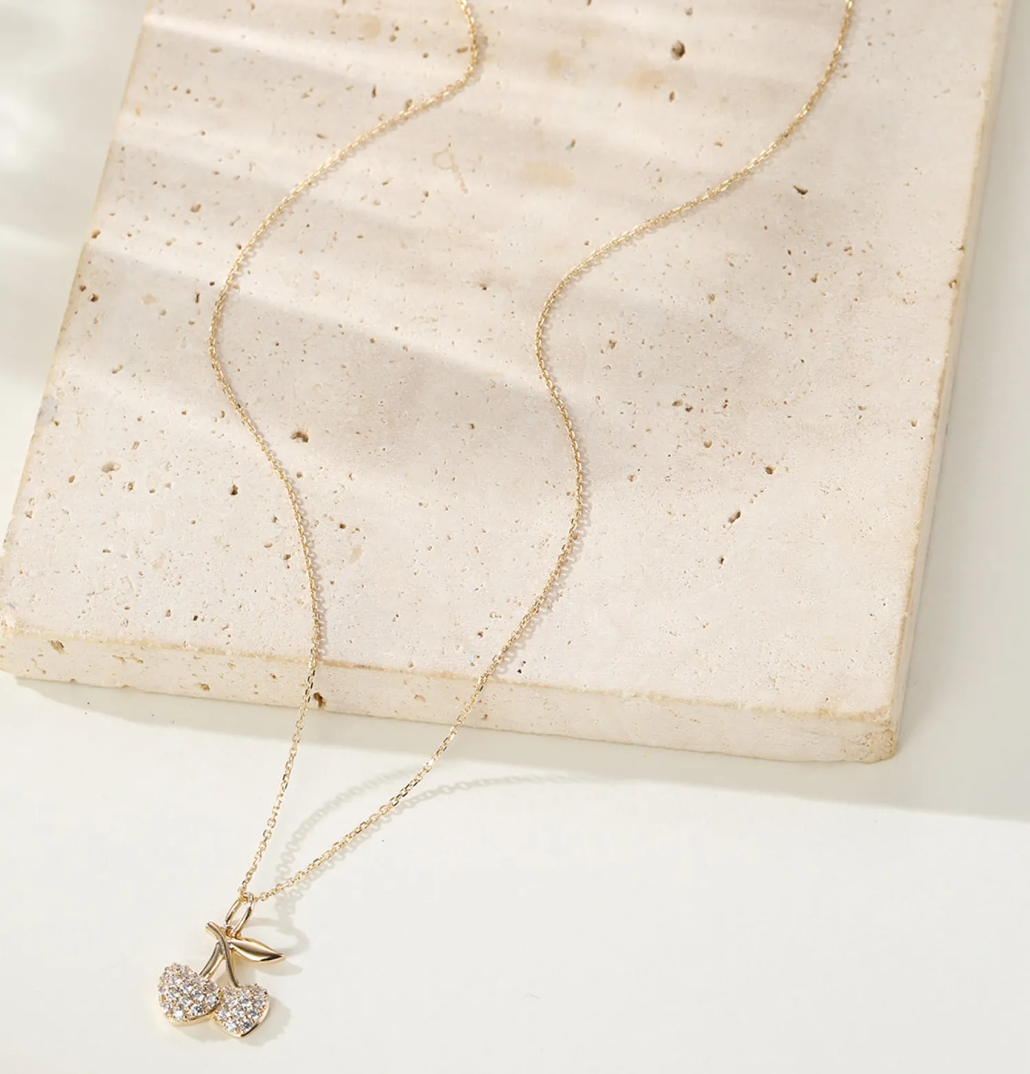 Filigrane Ketten | Hey Happiness Funkelnde Kirsche Anhänger Kette aus 585 Gold