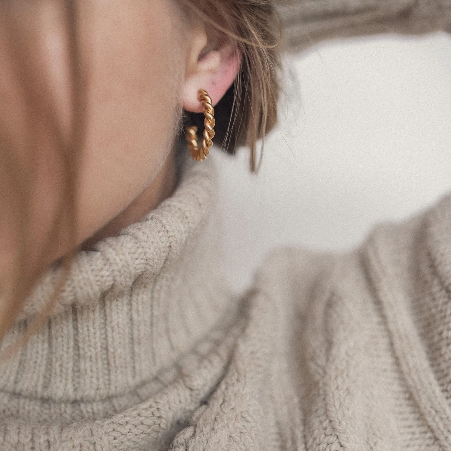 Creolen | Hey Happiness Gedrehte Creolen mit Twist in Gold