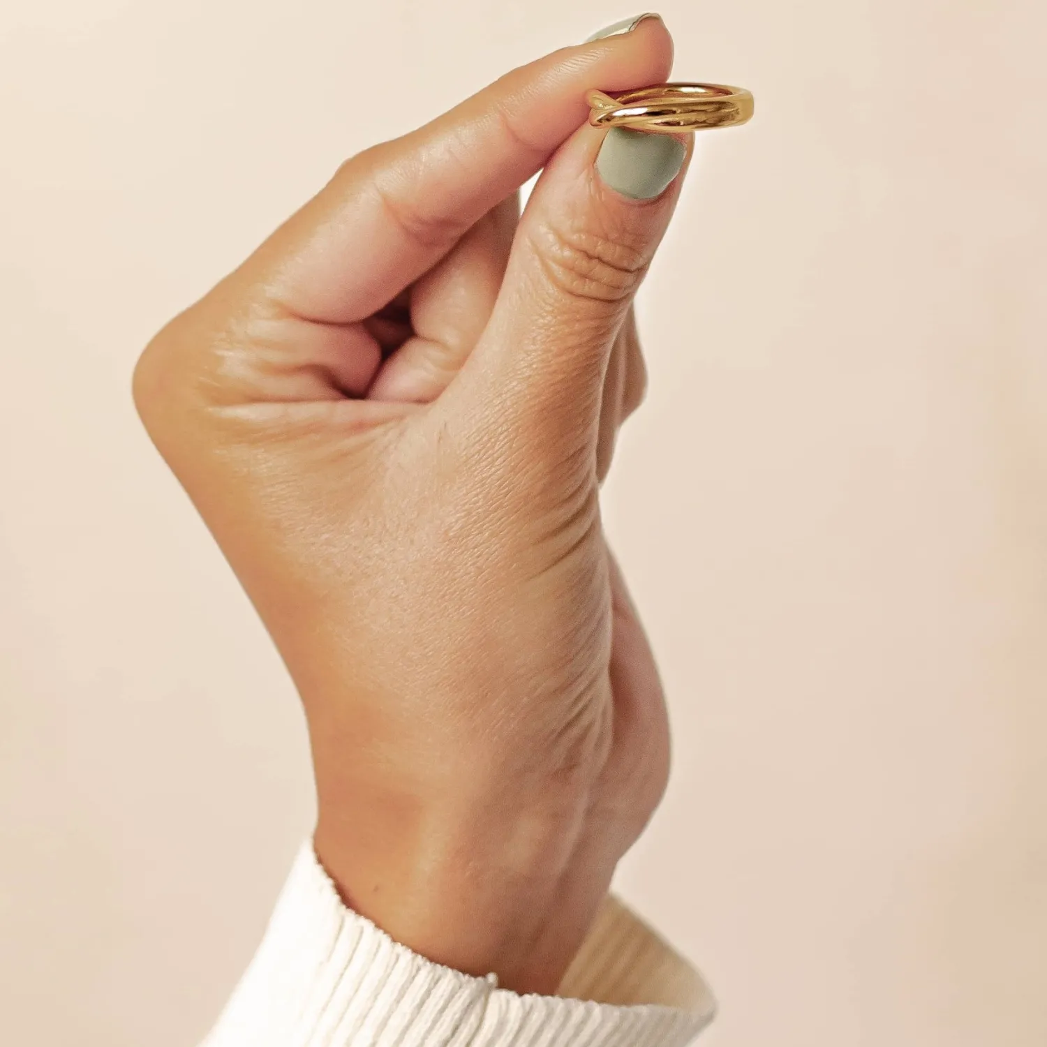 Auffällige Ringe | Hey Happiness Gekreuzter Ring aus Edelstahl Gold