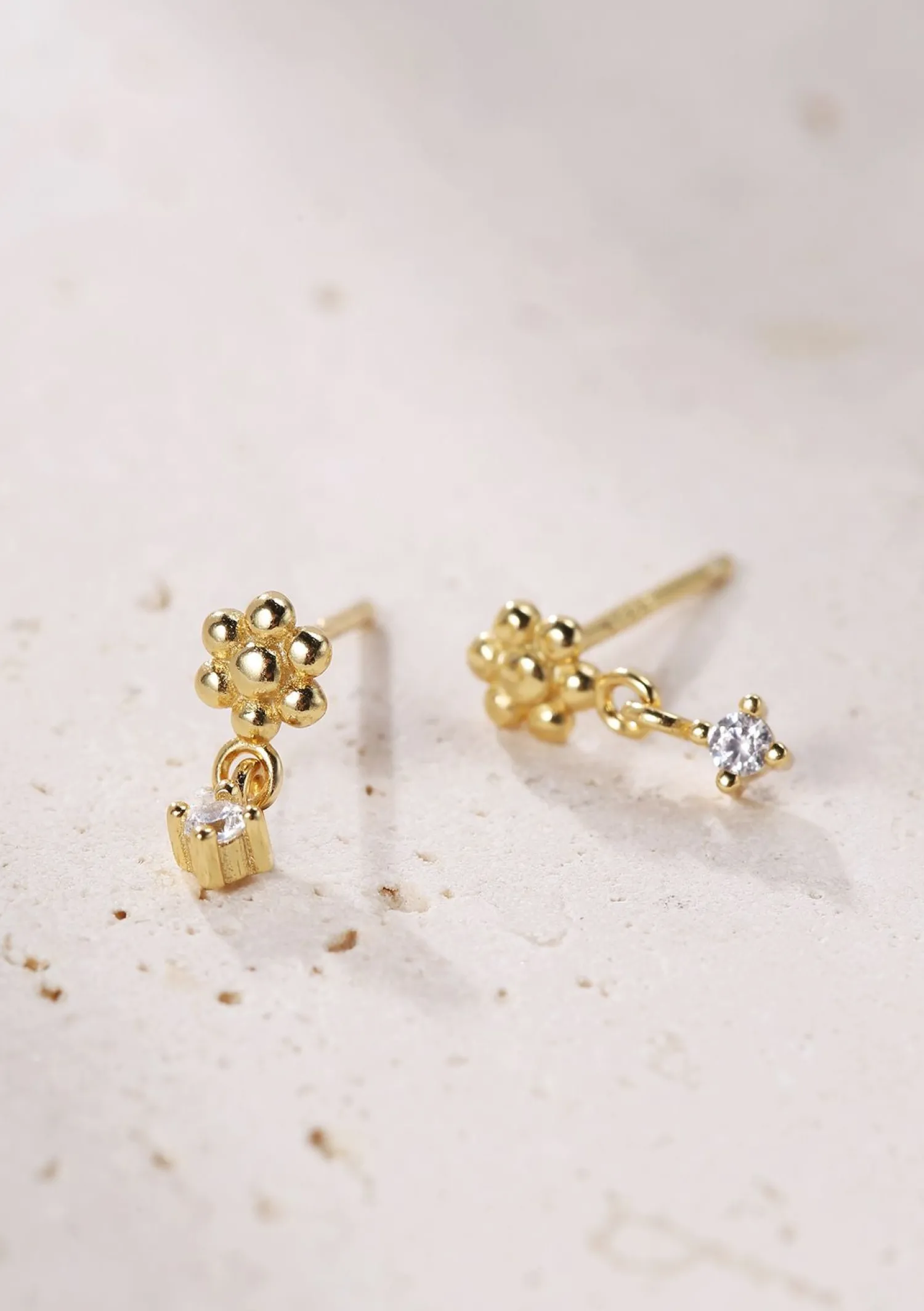 Ohrstecker | Hey Happiness Gänseblümchen Dangle Ohrstecker aus Sterlingsilber in Gold