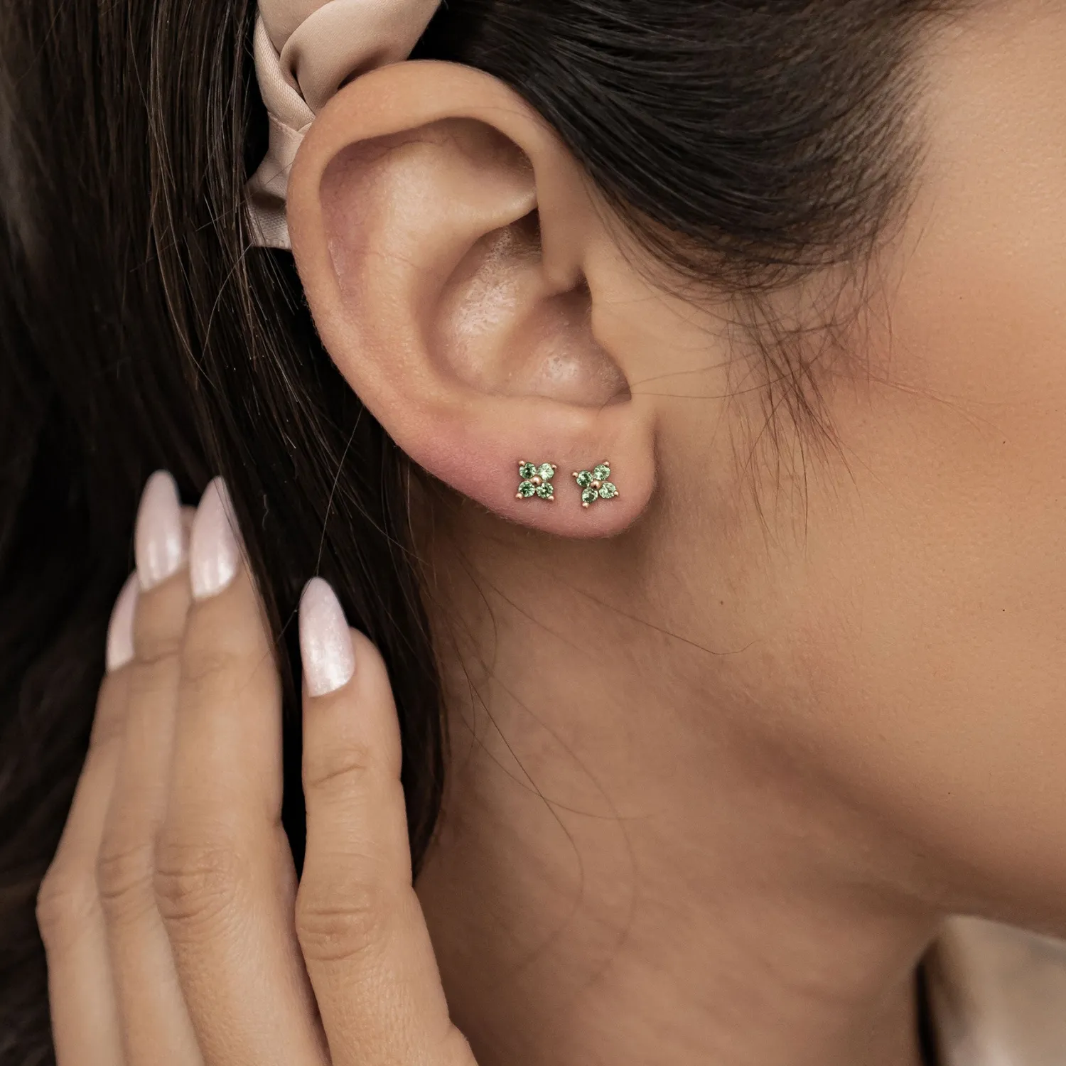 Huggie Ohrringe | Ohrstecker | Hey Happiness Grüne Gänseblümchen Stud Ohrringe aus Sterlingsilber