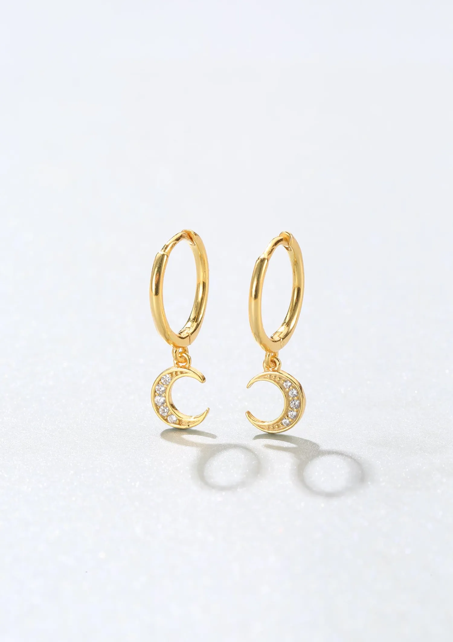 Huggie Ohrringe | Hey Happiness Halbmond Huggies Ohrringe Sterlingsilber in Gold