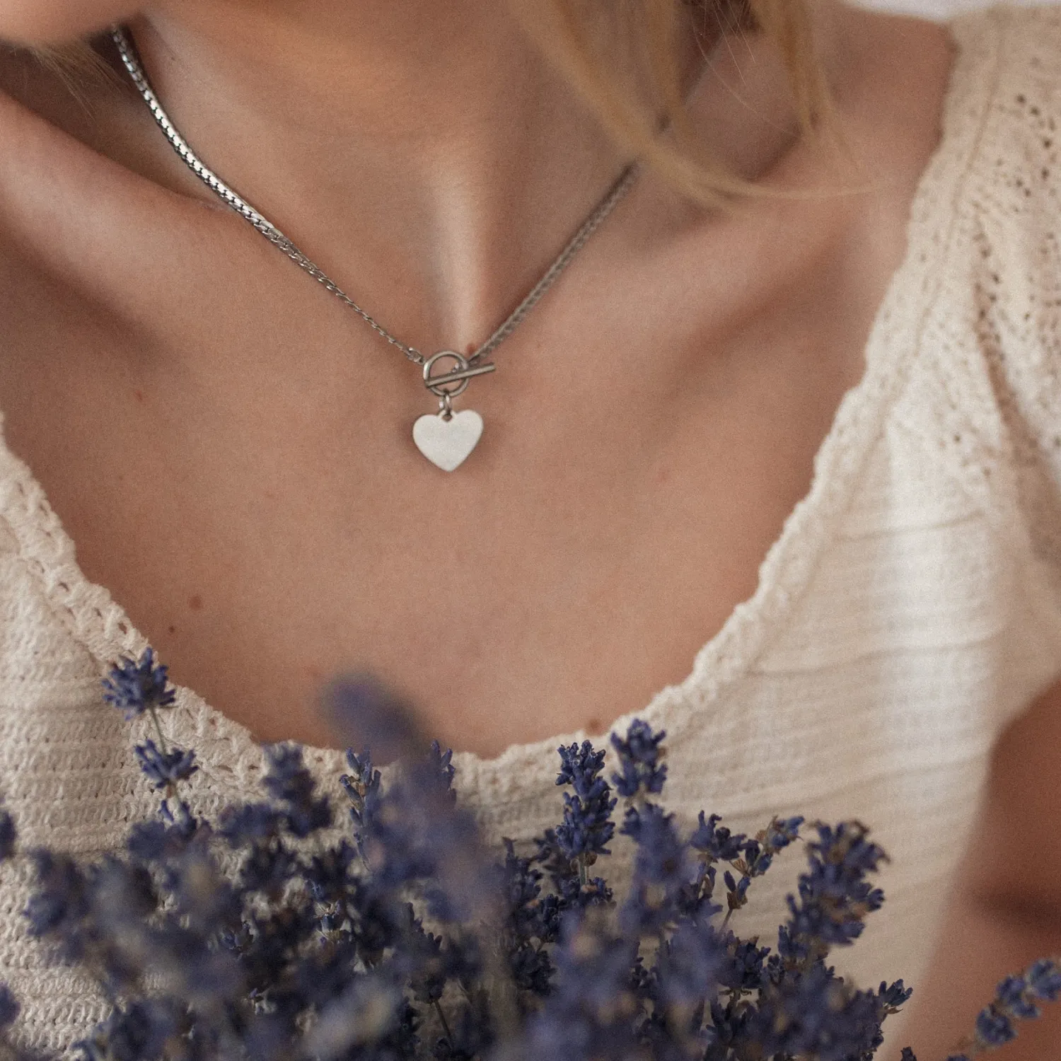 Statement Ketten | Hey Happiness Herz Kette mit T-Steg in Silberfarbe Silver