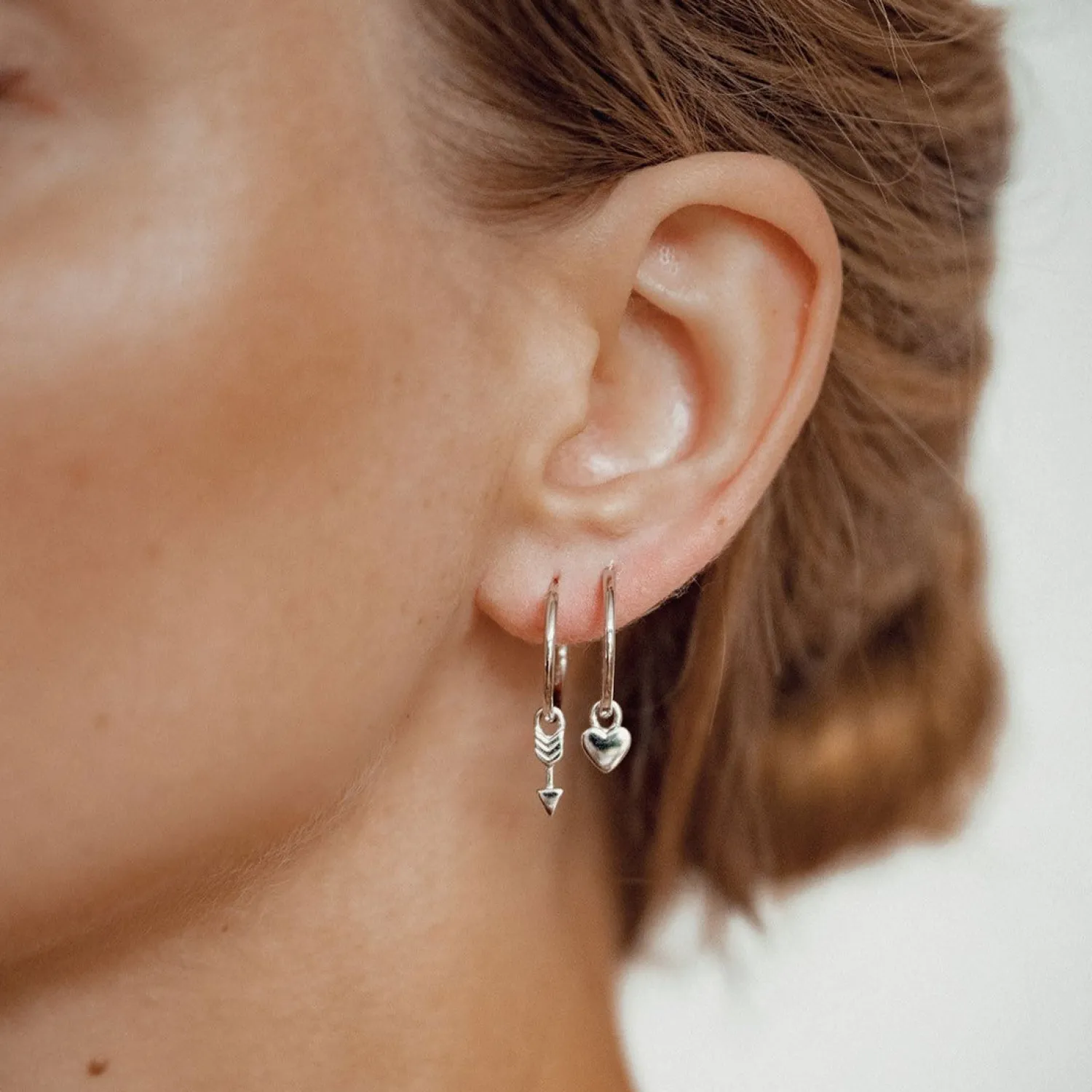 Creolen | Hey Happiness Herz und Pfeil Charm Creolen aus Sterlingsilber Silver