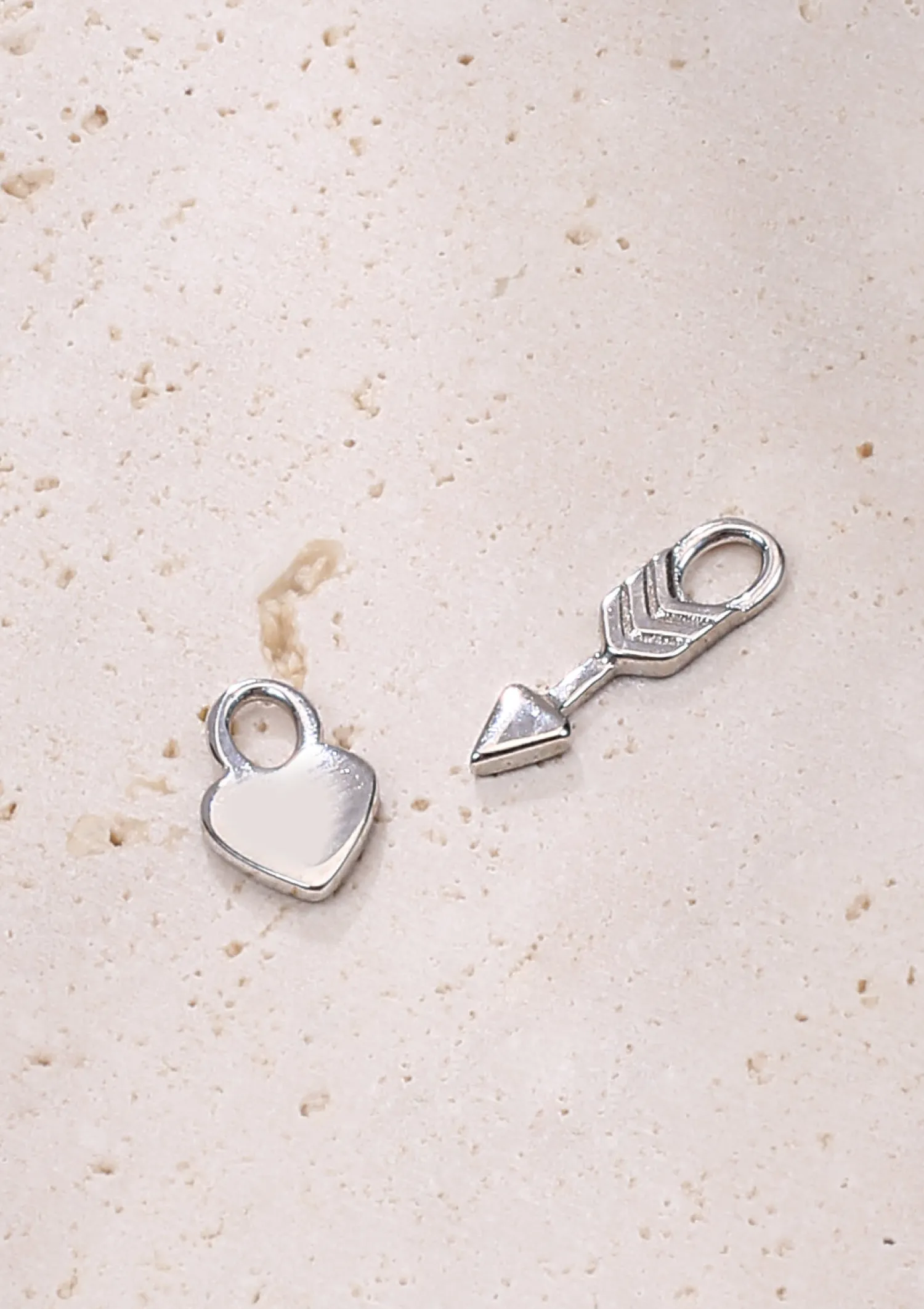 Creolen | Hey Happiness Herz und Pfeil Charm Creolen aus Sterlingsilber Silver