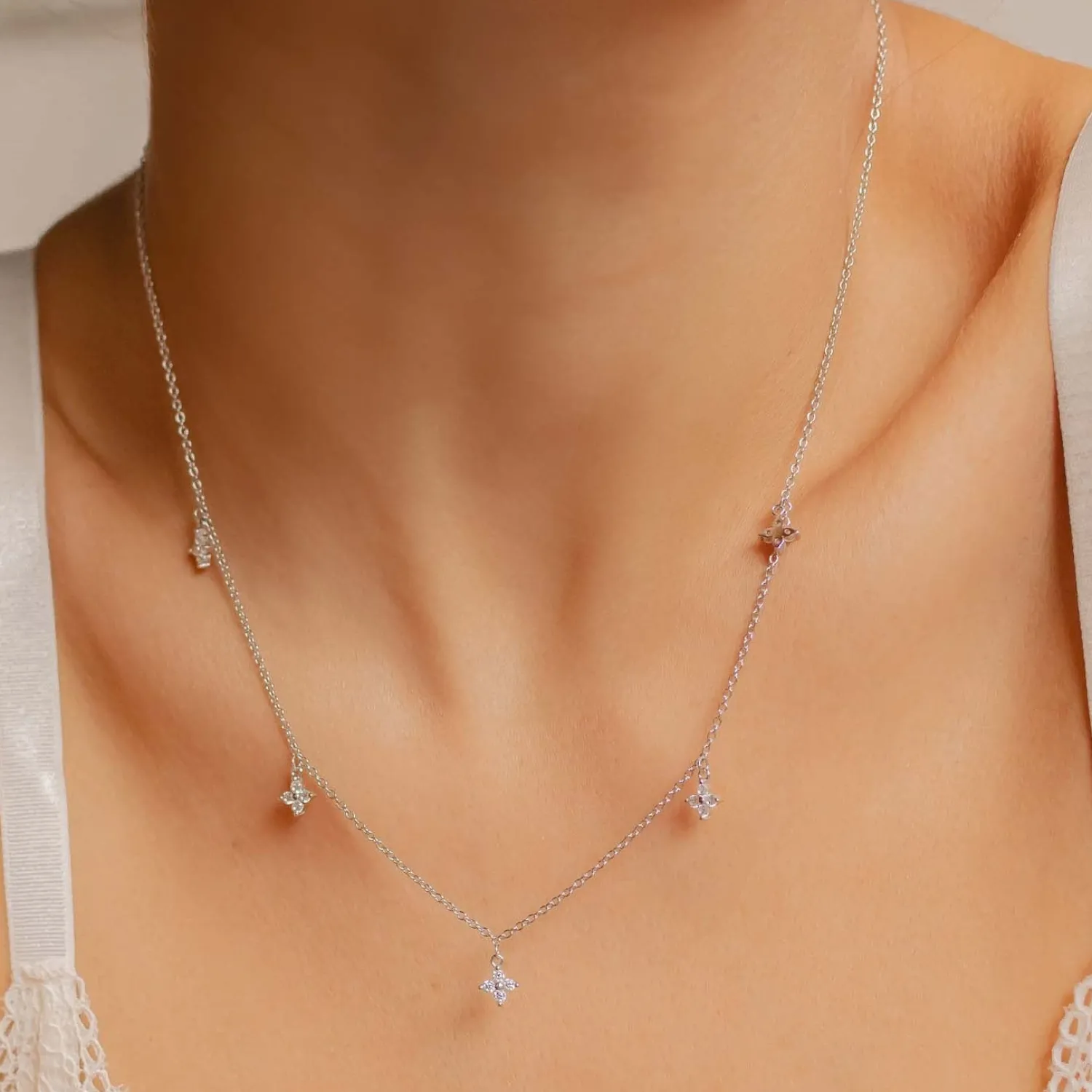 Filigrane Ketten | Hey Happiness Kette mit Blume Charms aus Sterlingsilber