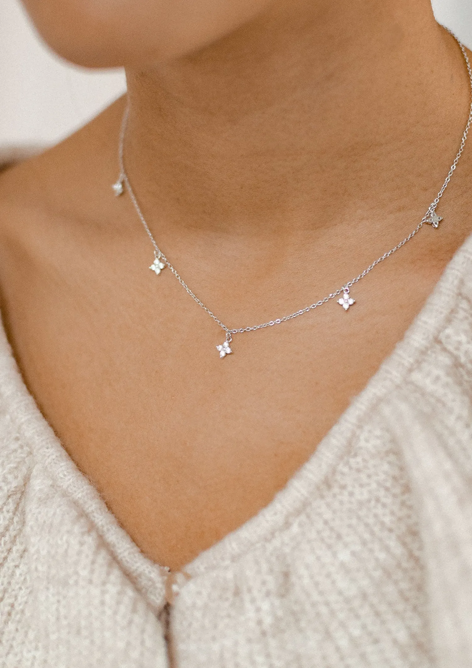 Filigrane Ketten | Hey Happiness Kette mit Blume Charms aus Sterlingsilber