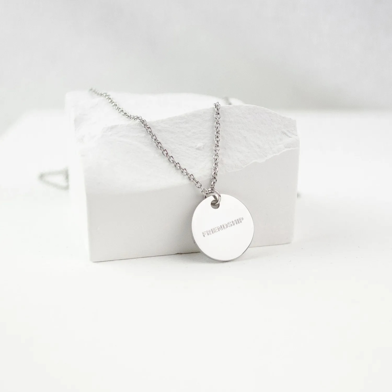 Filigrane Ketten | Hey Happiness Kette mit Kreis in Silberfarbe Silver