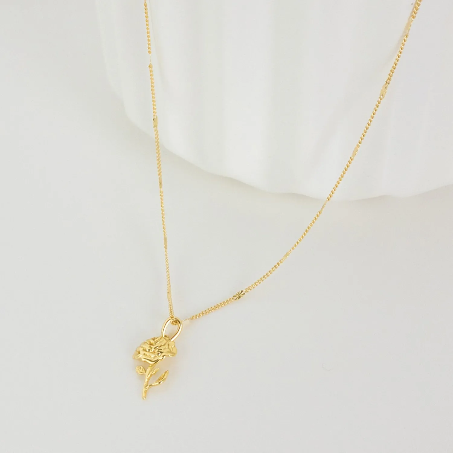 Filigrane Ketten | Hey Happiness Kette Rose Anhänger Sterlingsilber in Gold
