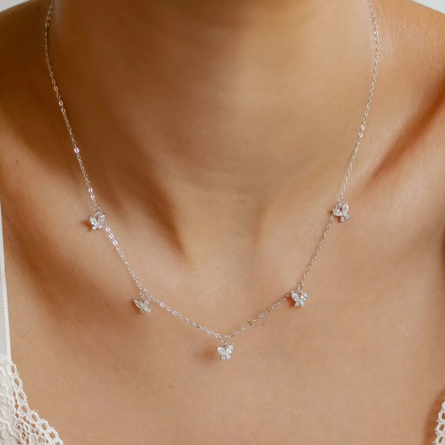 Filigrane Ketten | Hey Happiness Kette Schmetterling Anhänger mit Schmucksteinen Sterlingsilber