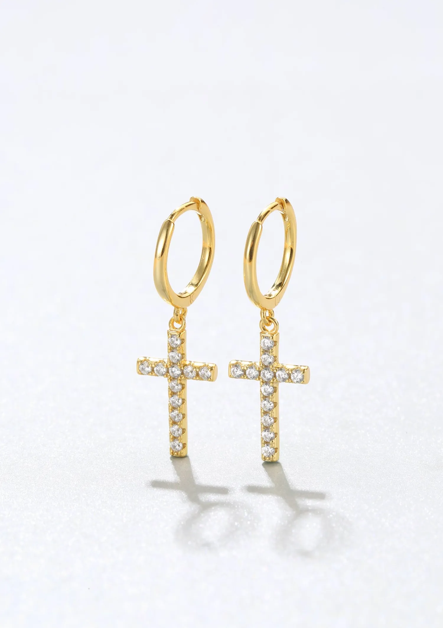 Huggie Ohrringe | Hey Happiness Kreuz Huggies Creolen Sterlingsilber in Gold