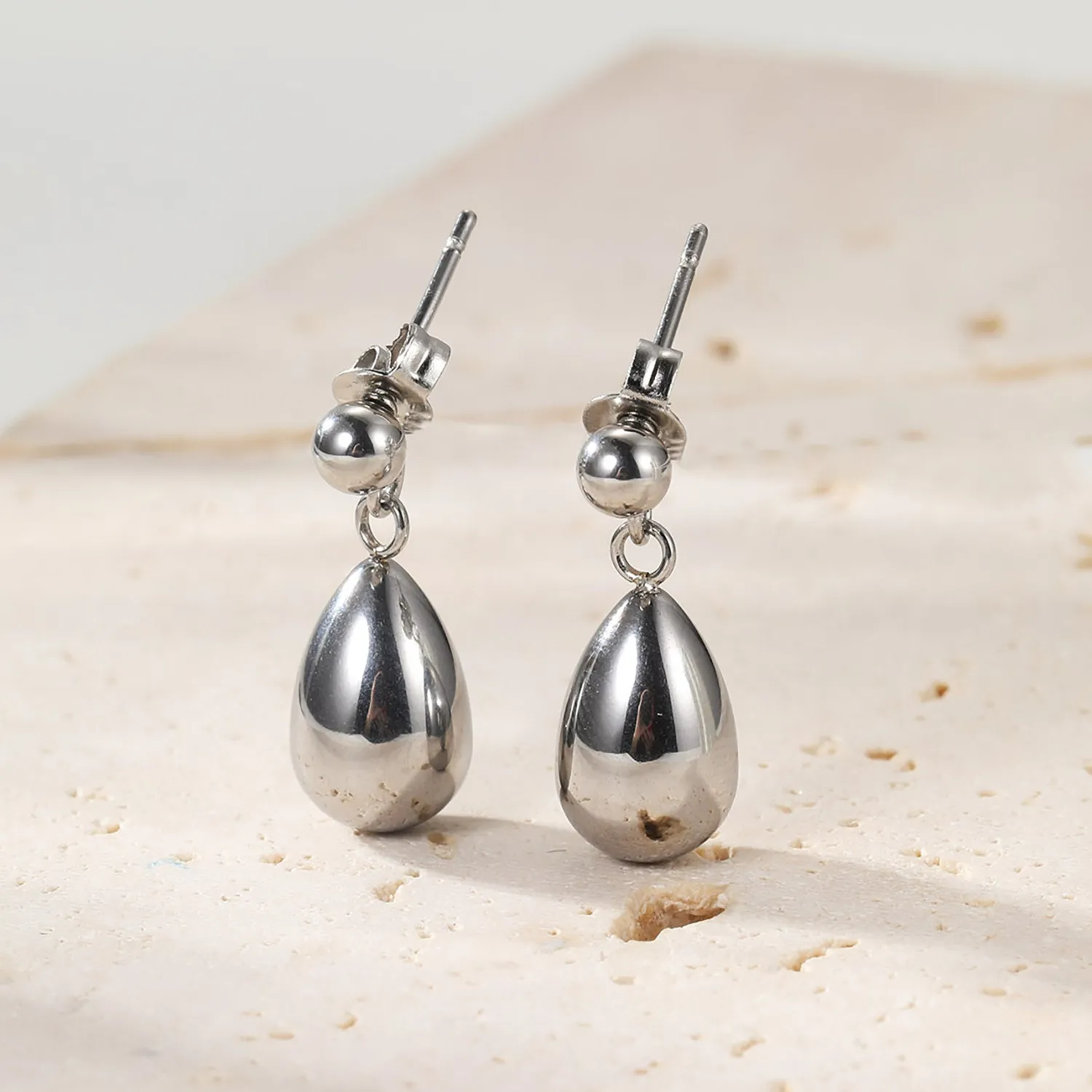 Ohrstecker | Hey Happiness Kugel und Tropfen Ohrringe aus Edelstahl