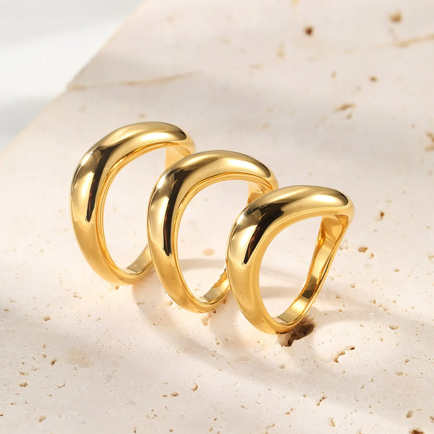 Auffällige Ringe | Hey Happiness Kurvenring aus Edelstahl Gold