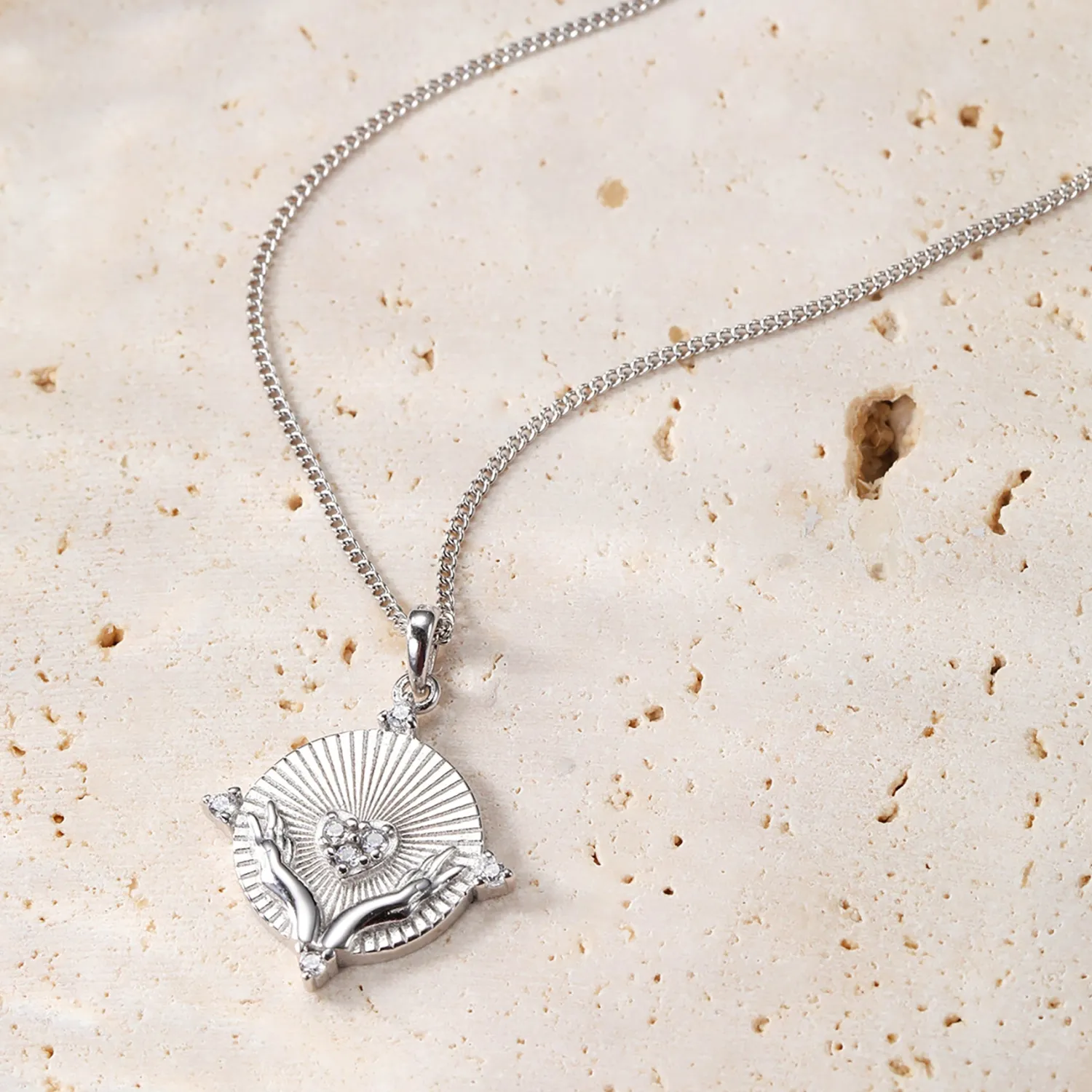 Filigrane Ketten | Hey Happiness Love Anhänger Kette aus Sterlingsilber