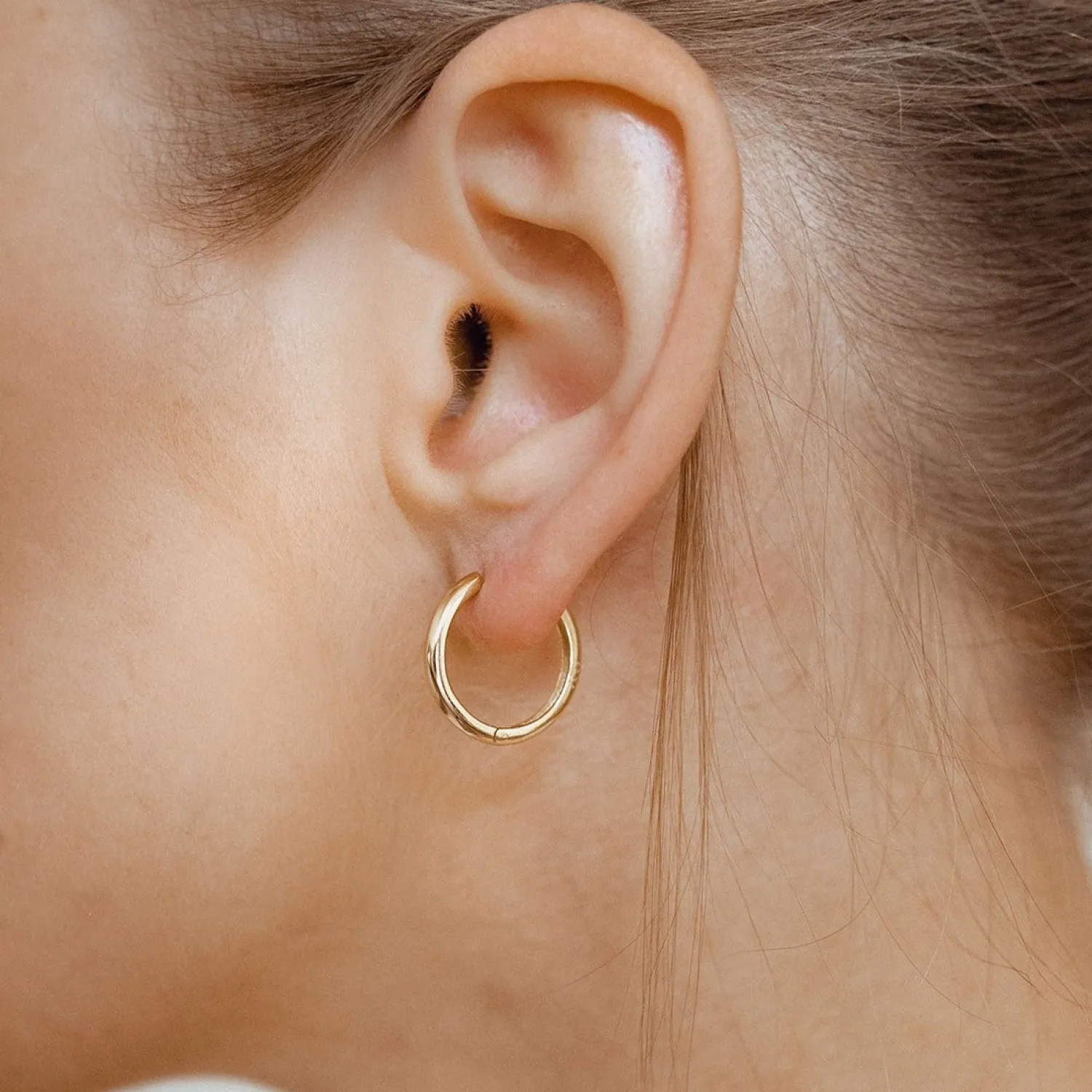 Creolen | Hey Happiness Mittelgroße Schlichte Creolen Sterlingsilber in Gold
