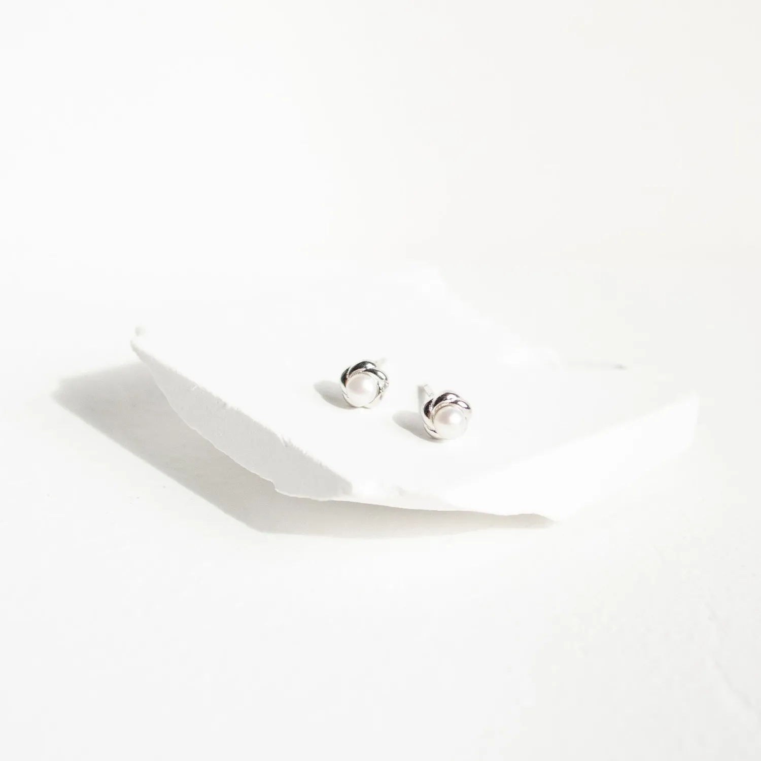 Ohrstecker | Perlenohrringe | Hey Happiness Perle Blütenblatt Ohrstecker aus Sterlingsilber Silver