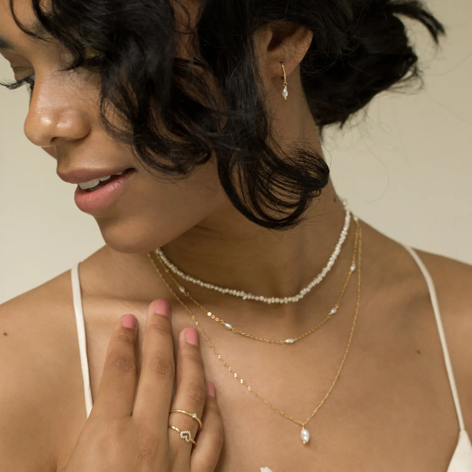 Huggie Ohrringe | Perlenohrringe | Hey Happiness Perle Huggie Ohrringe Vergoldetes Sterlingsilber