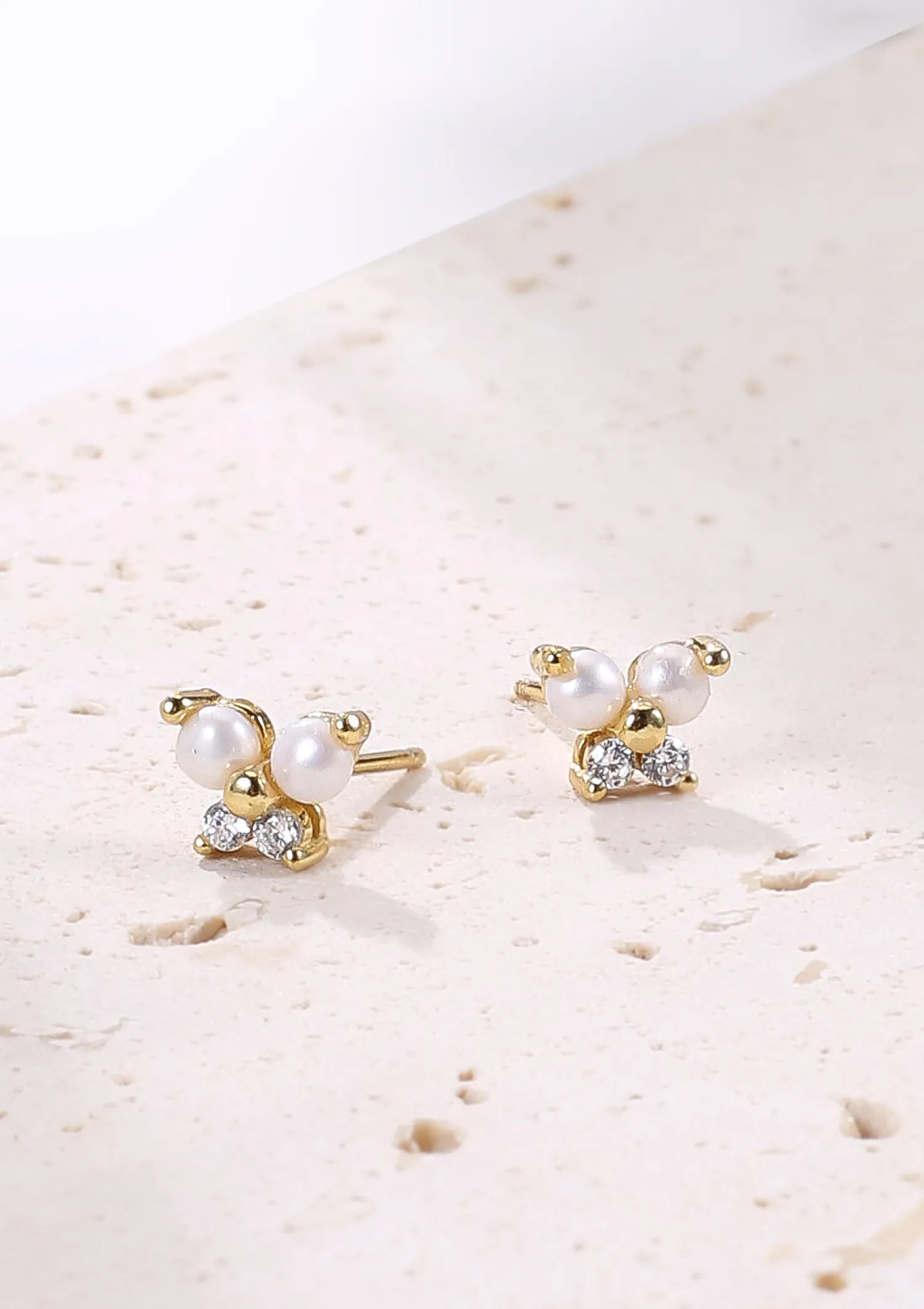 Ohrstecker | Perlenohrringe | Hey Happiness Perlen Schmetterling Ohrstecker aus Sterlingsilber in Gold