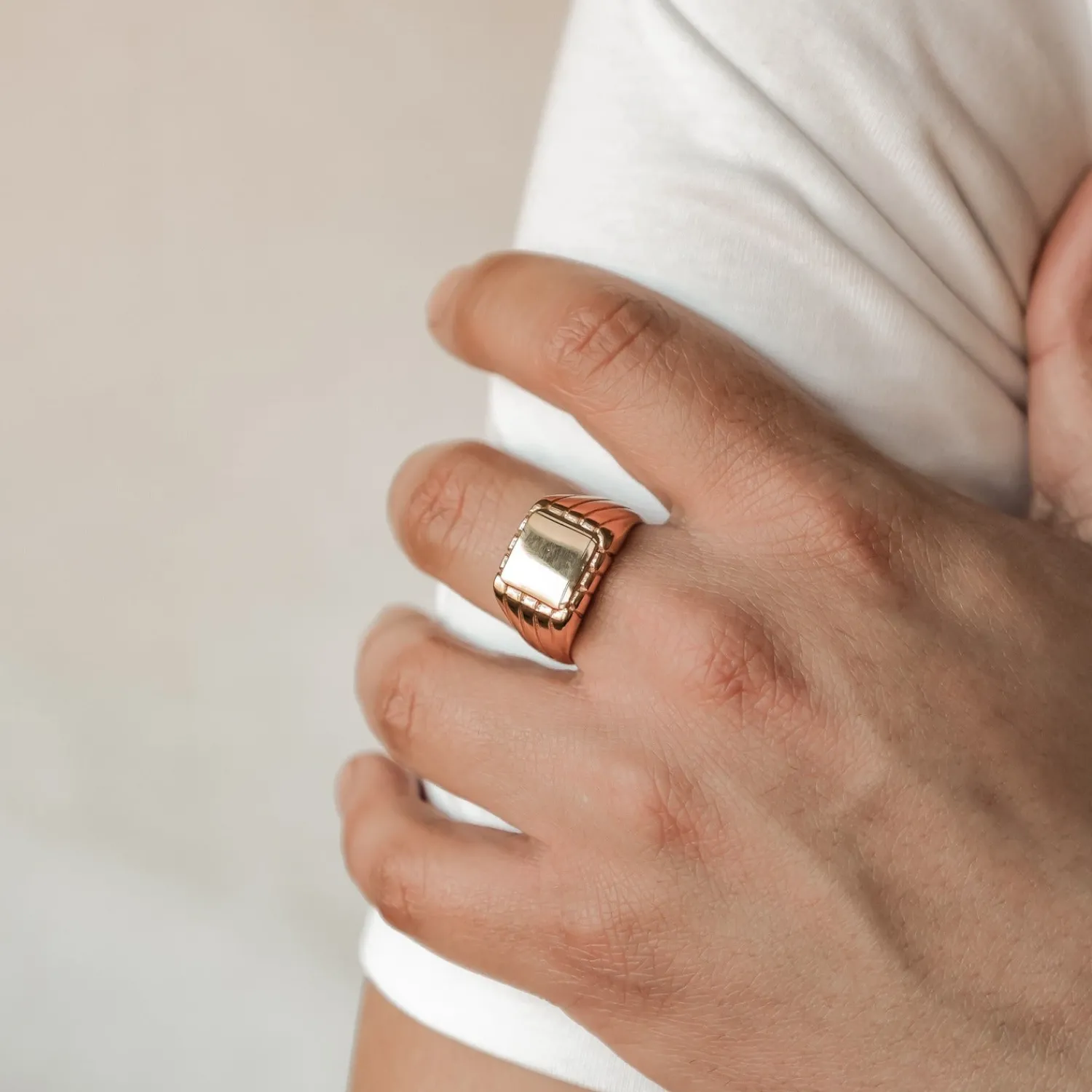 Auffällige Ringe | Hey Happiness Runder Siegelring für Herren aus Edelstahl
