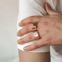Auffällige Ringe | Hey Happiness Runder Siegelring für Herren aus Edelstahl