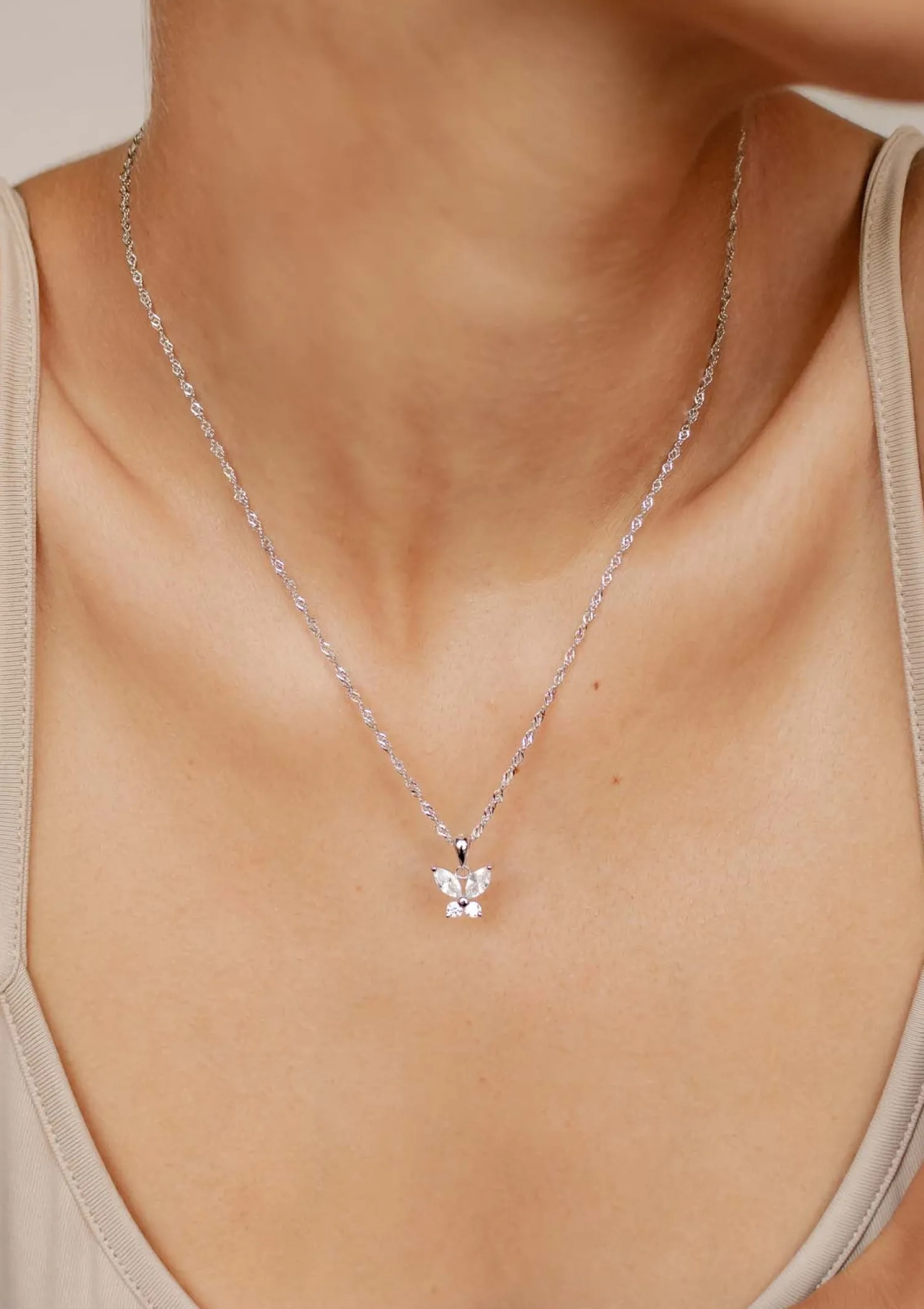 Anhänger | Filigrane Ketten | Hey Happiness Schmetterling Anhänger für Erfolg und Siegeswille in Silberfarbe Silver