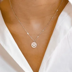 Filigrane Ketten | Hey Happiness Smiley Gesicht Anhänger Kette in Silber Silver