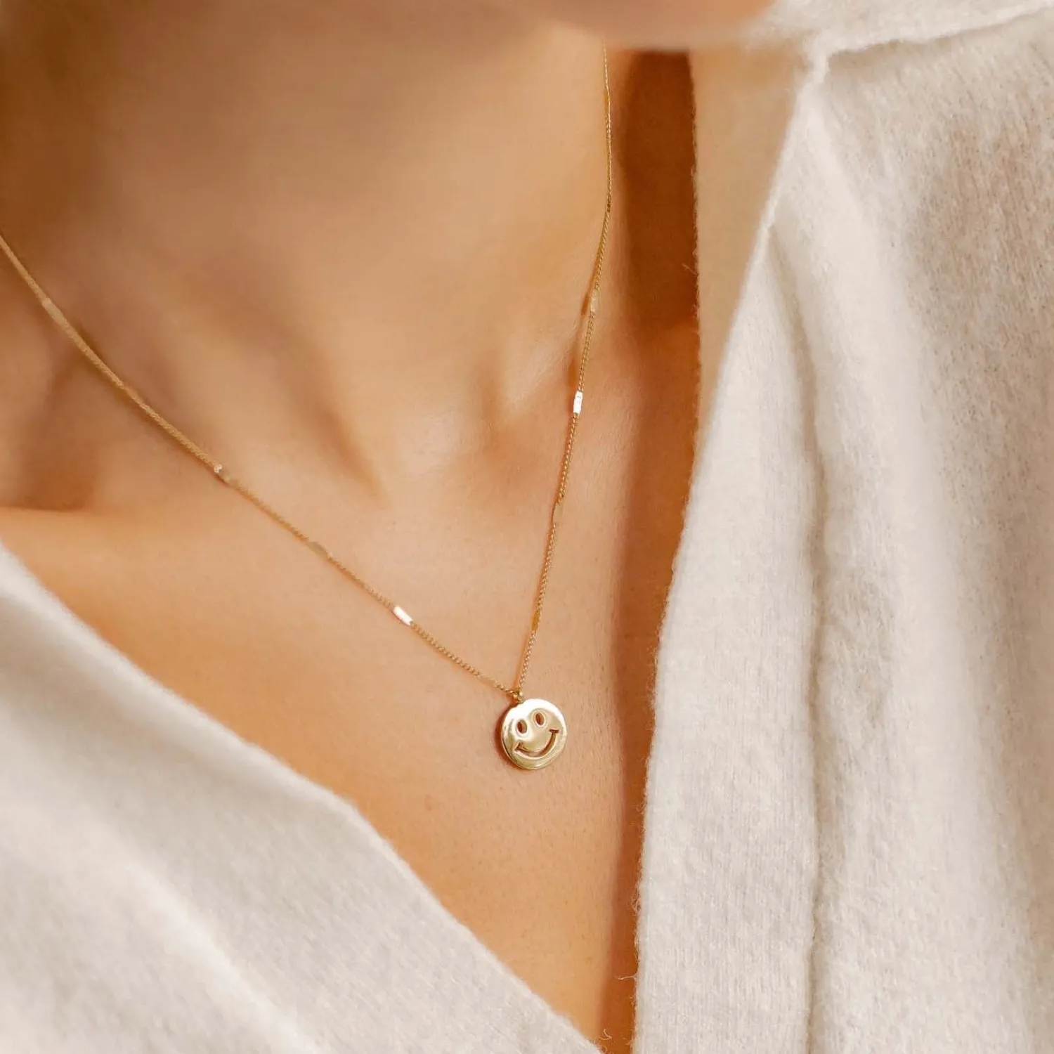 Filigrane Ketten | Hey Happiness Smiley Gesicht Anhänger Kette in Gold
