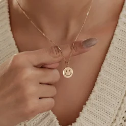 Filigrane Ketten | Hey Happiness Smiley Gesicht Anhänger Kette in Rosegold Rose Gold