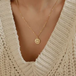 Filigrane Ketten | Hey Happiness Smiley Gesicht Anhänger Kette in Gold